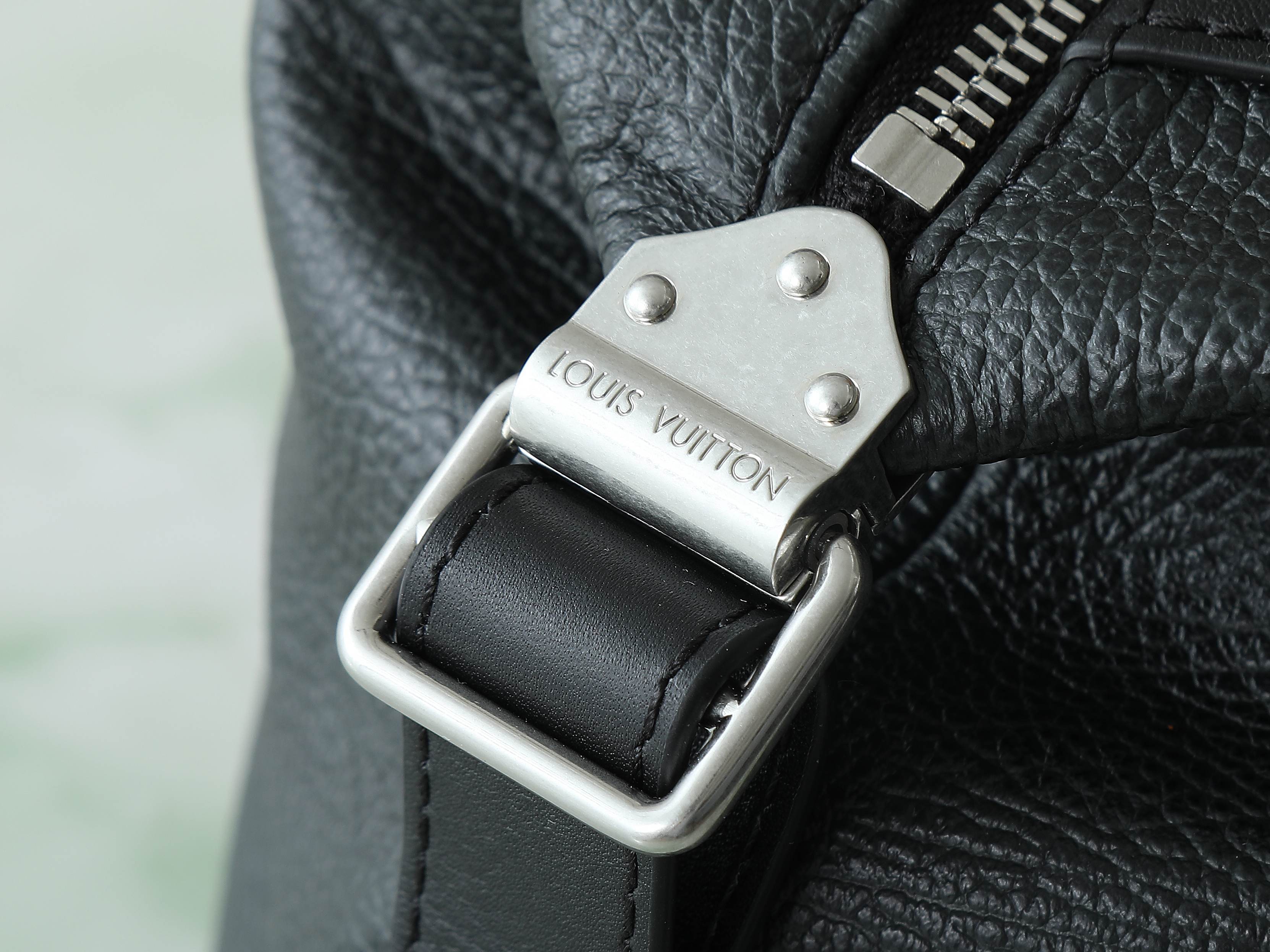 【顶级原单 独家实拍】M14700黑色 全皮机车包 LV Biker中号手袋 机车包 M14702灰蓝色