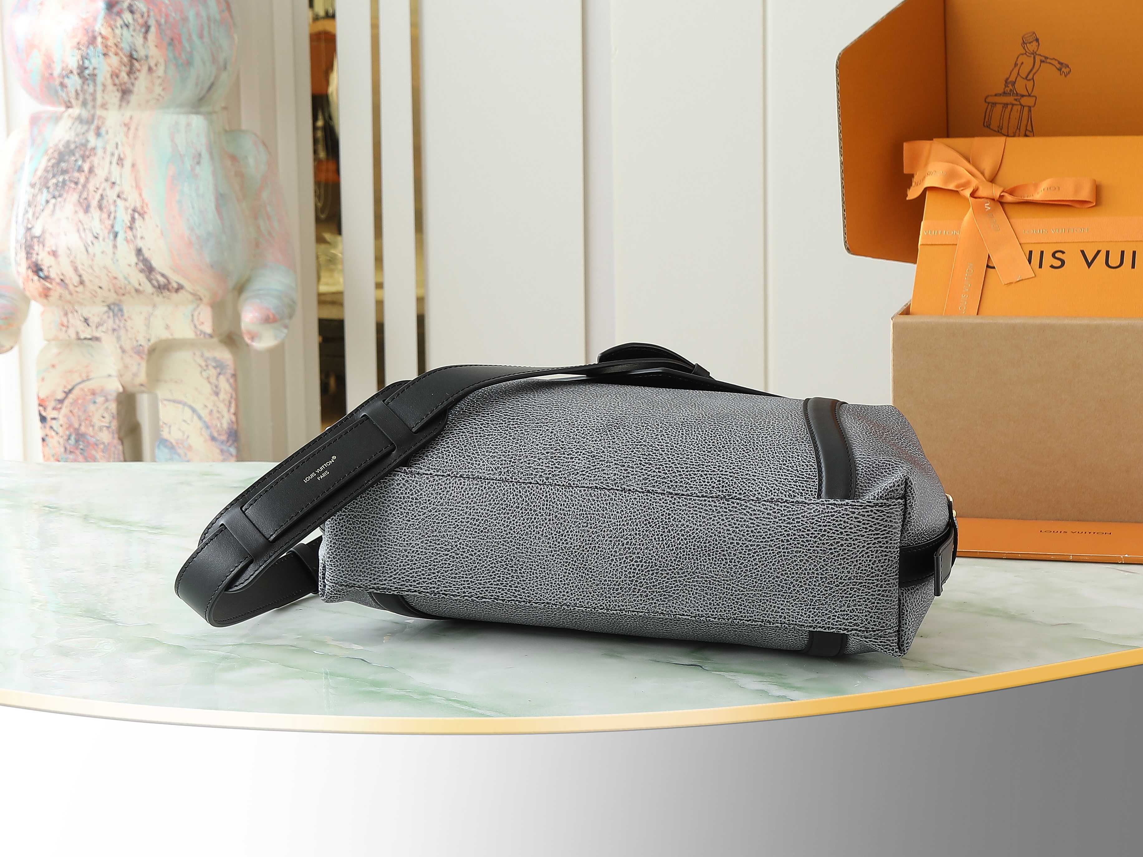 【顶级原单 独家实拍】M14702灰蓝色 全皮机车包 LV Biker中号手袋 机车包 M14702灰蓝