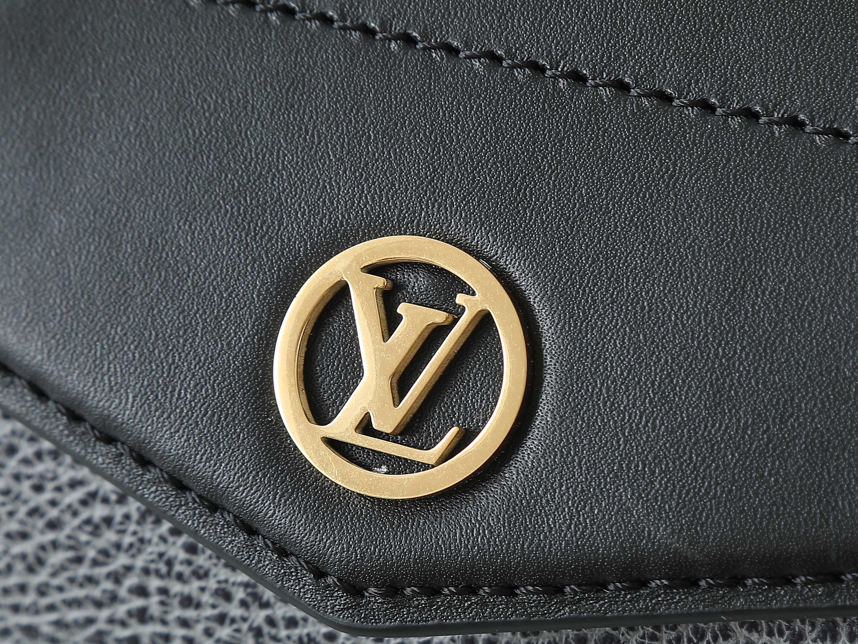 【顶级原单 独家实拍】M14702灰蓝色 全皮机车包 LV Biker中号手袋 机车包 M14702灰蓝