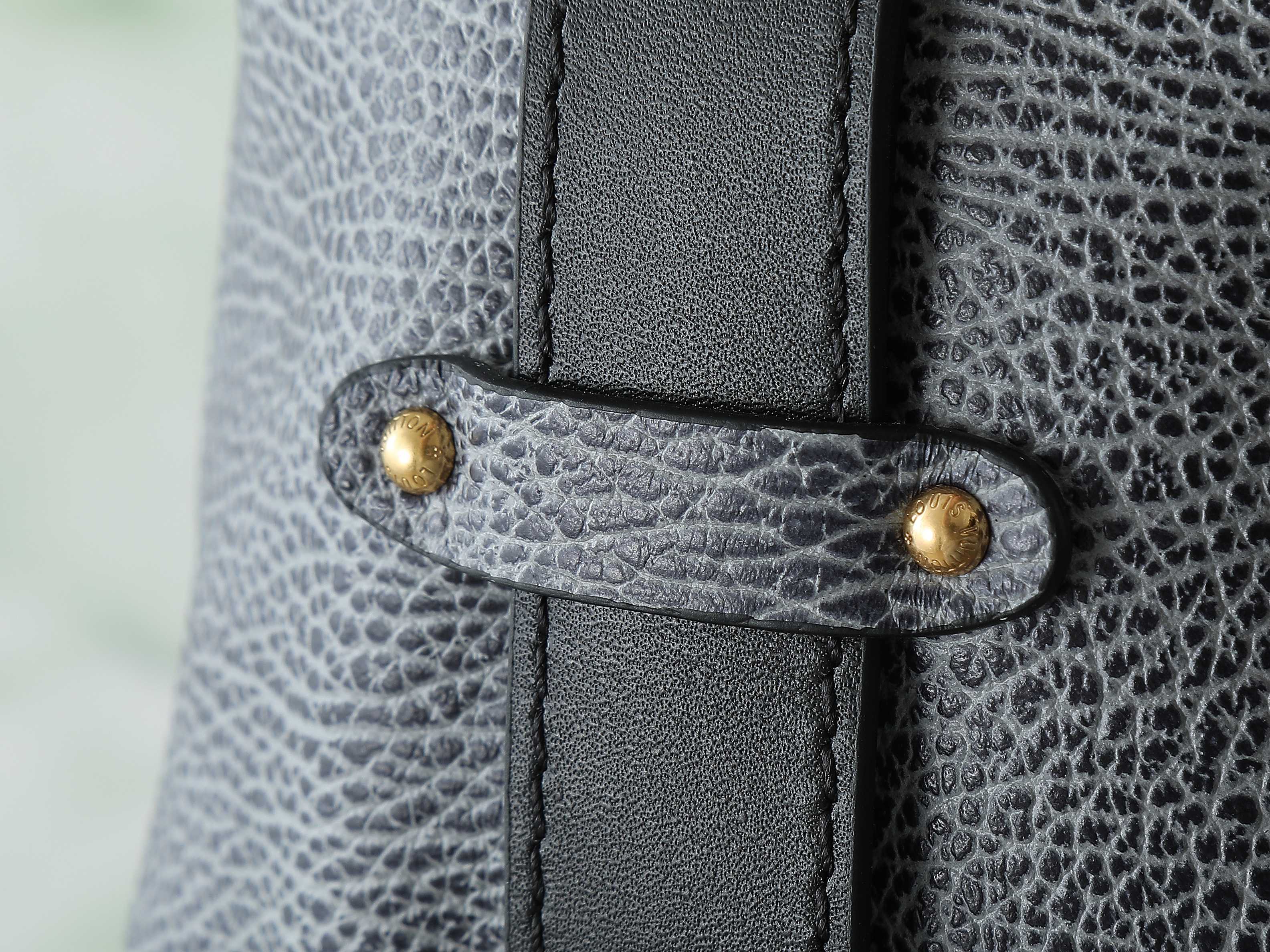 【顶级原单 独家实拍】M14702灰蓝色 全皮机车包 LV Biker中号手袋 机车包 M14702灰蓝