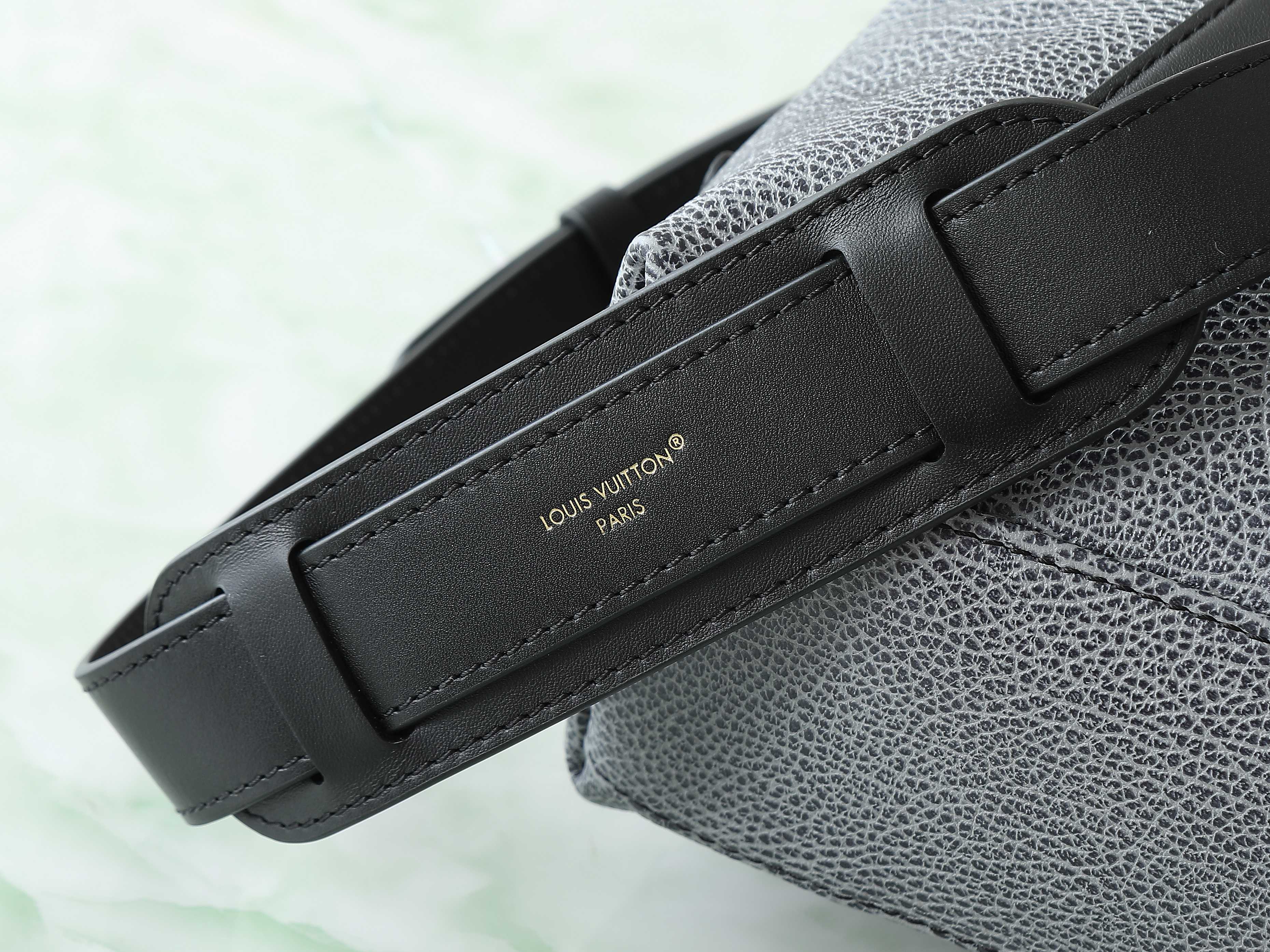 【顶级原单 独家实拍】M14702灰蓝色 全皮机车包 LV Biker中号手袋 机车包 M14702灰蓝