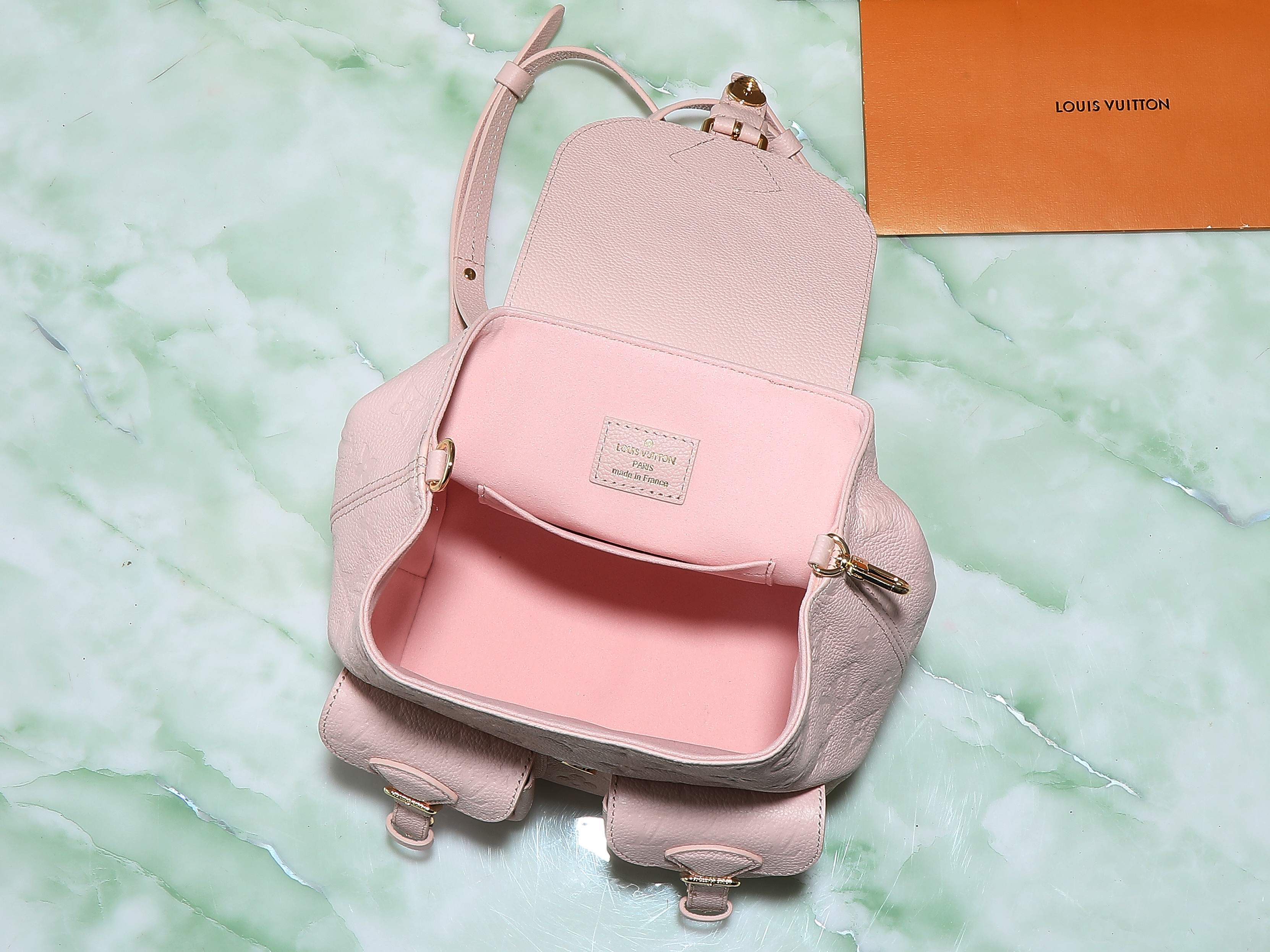 【顶级原单 独家实拍】M47074粉色 M47106白色 M47072黑色 全皮压花双肩包系列 BACK