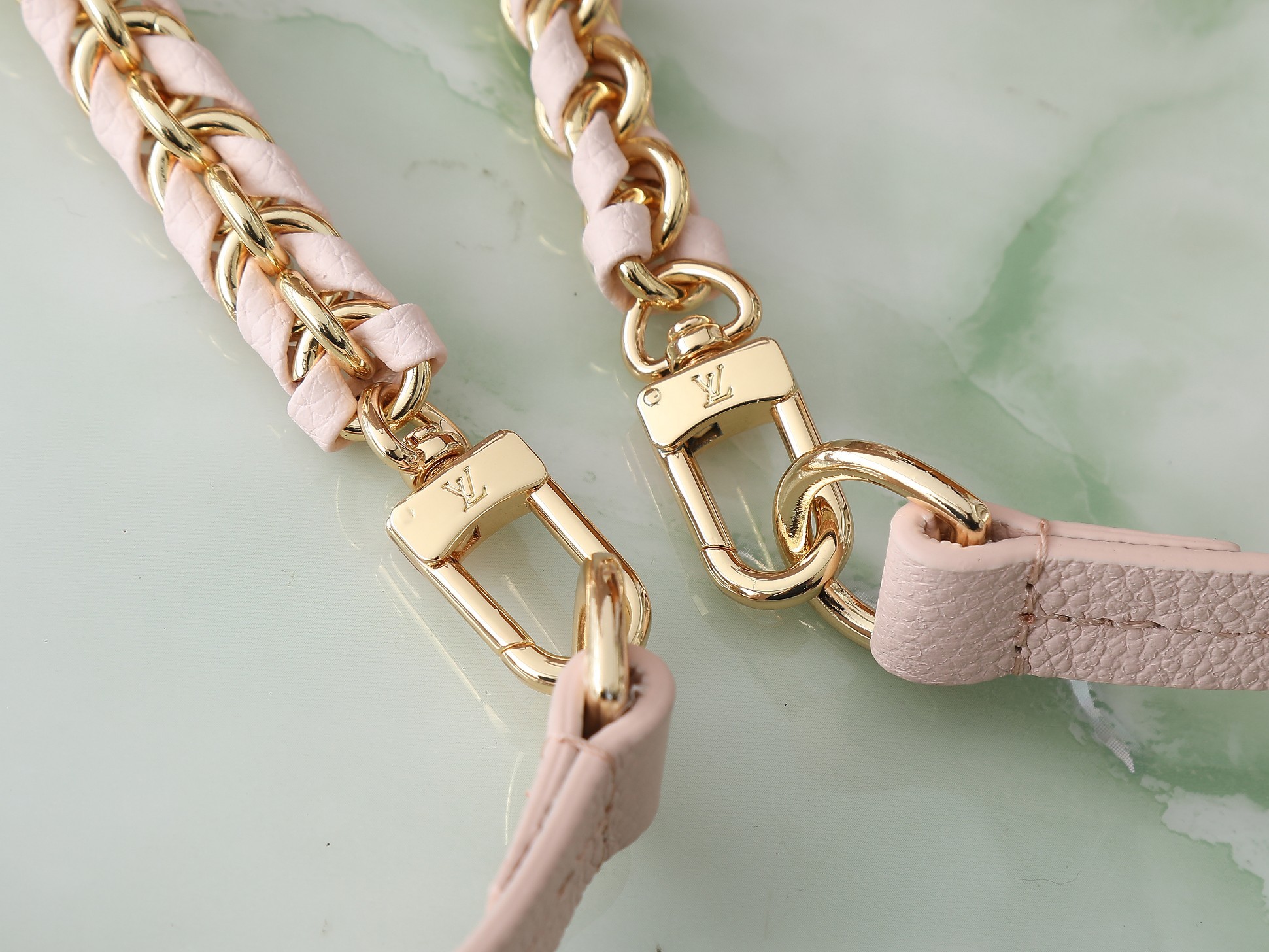 【顶级原单 独家实拍】M47074粉色 M47106白色 M47072黑色 全皮压花双肩包系列 BACK