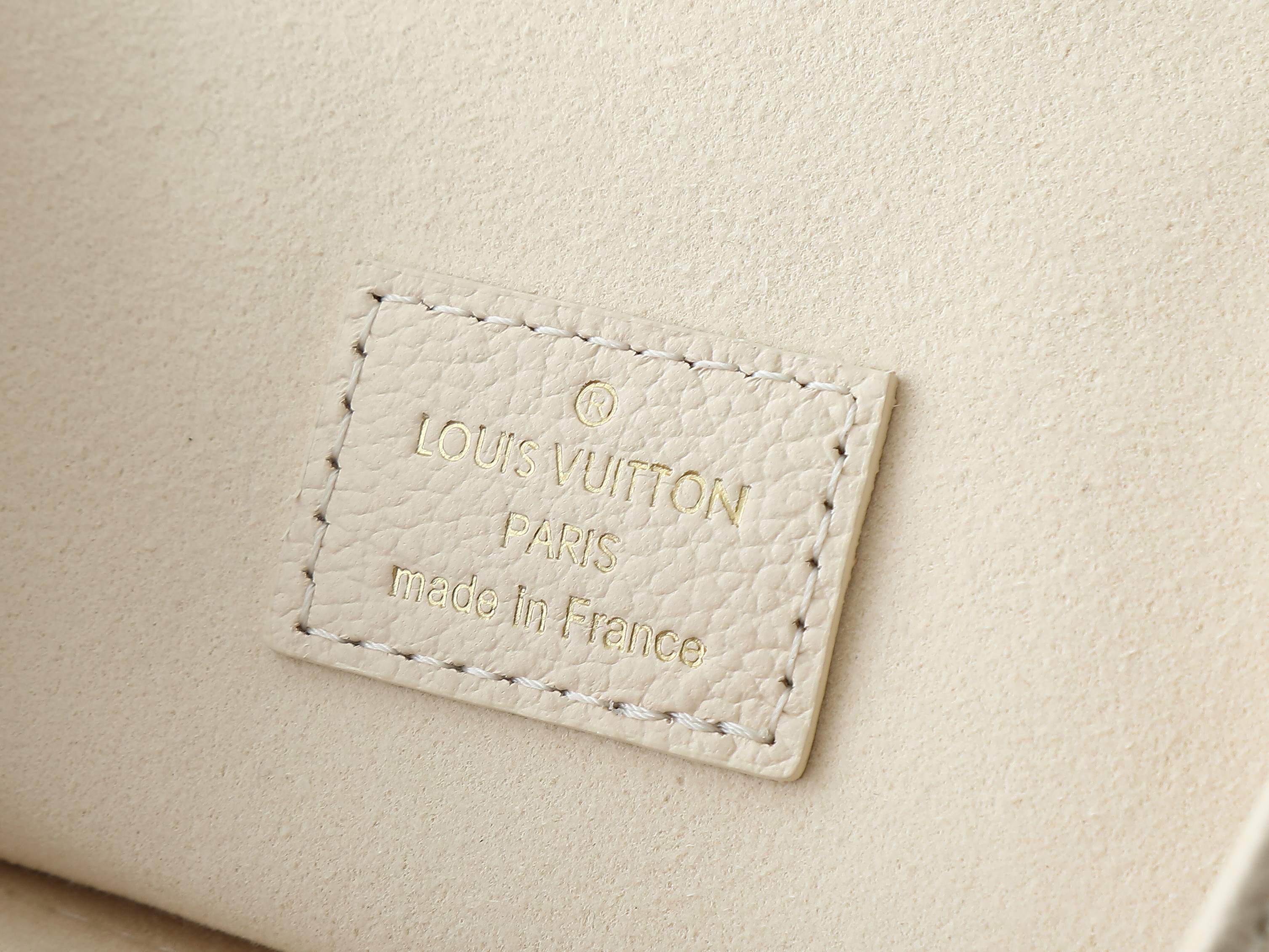 【顶级原单 独家实拍】M47106白色 M47072黑色 M47074粉色 全皮压花双肩包系列 BACK