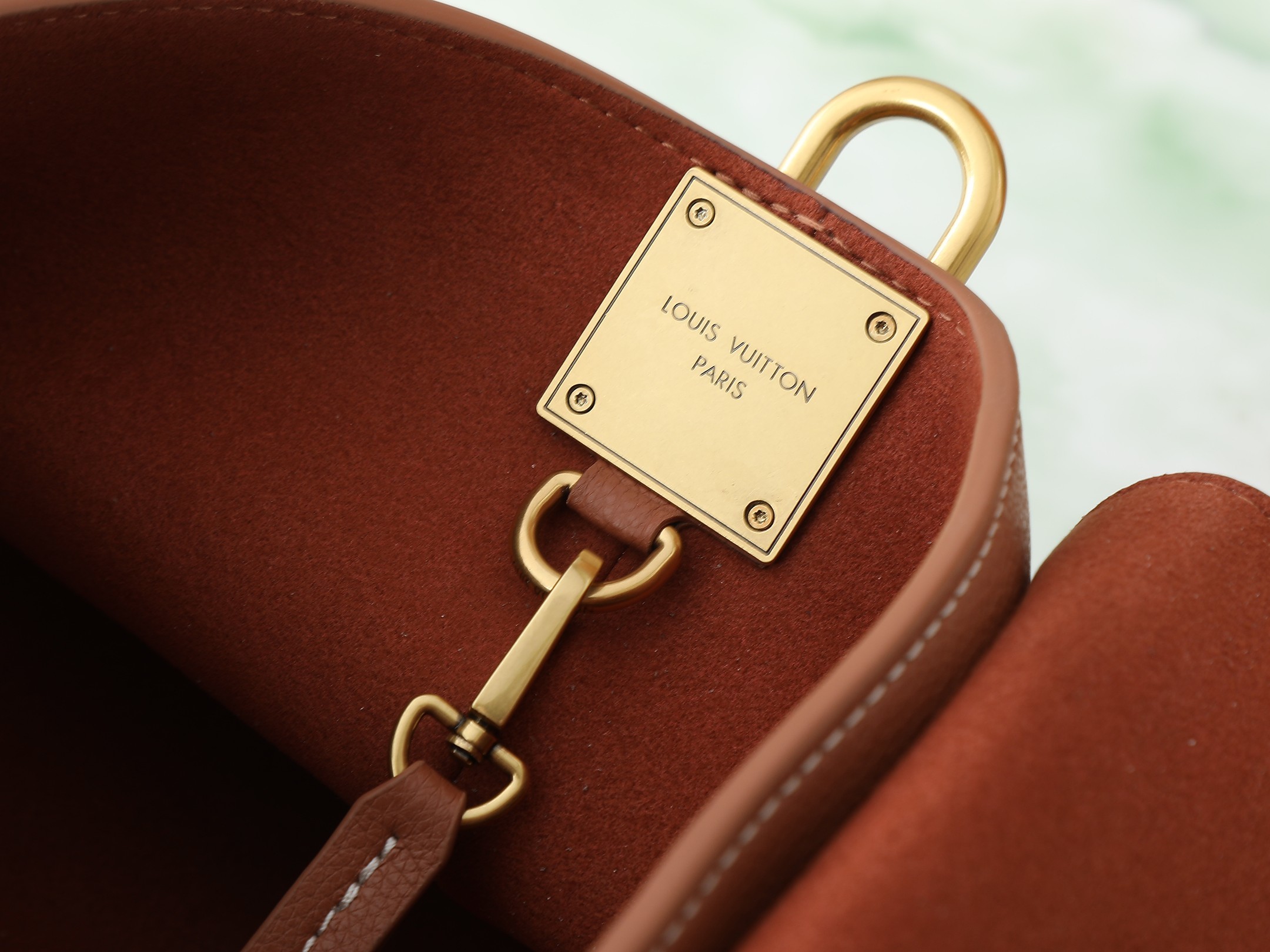 【顶级原单 独家实拍】M13148黑色 M13151棕色 全皮单肩包 Low Key Messenger