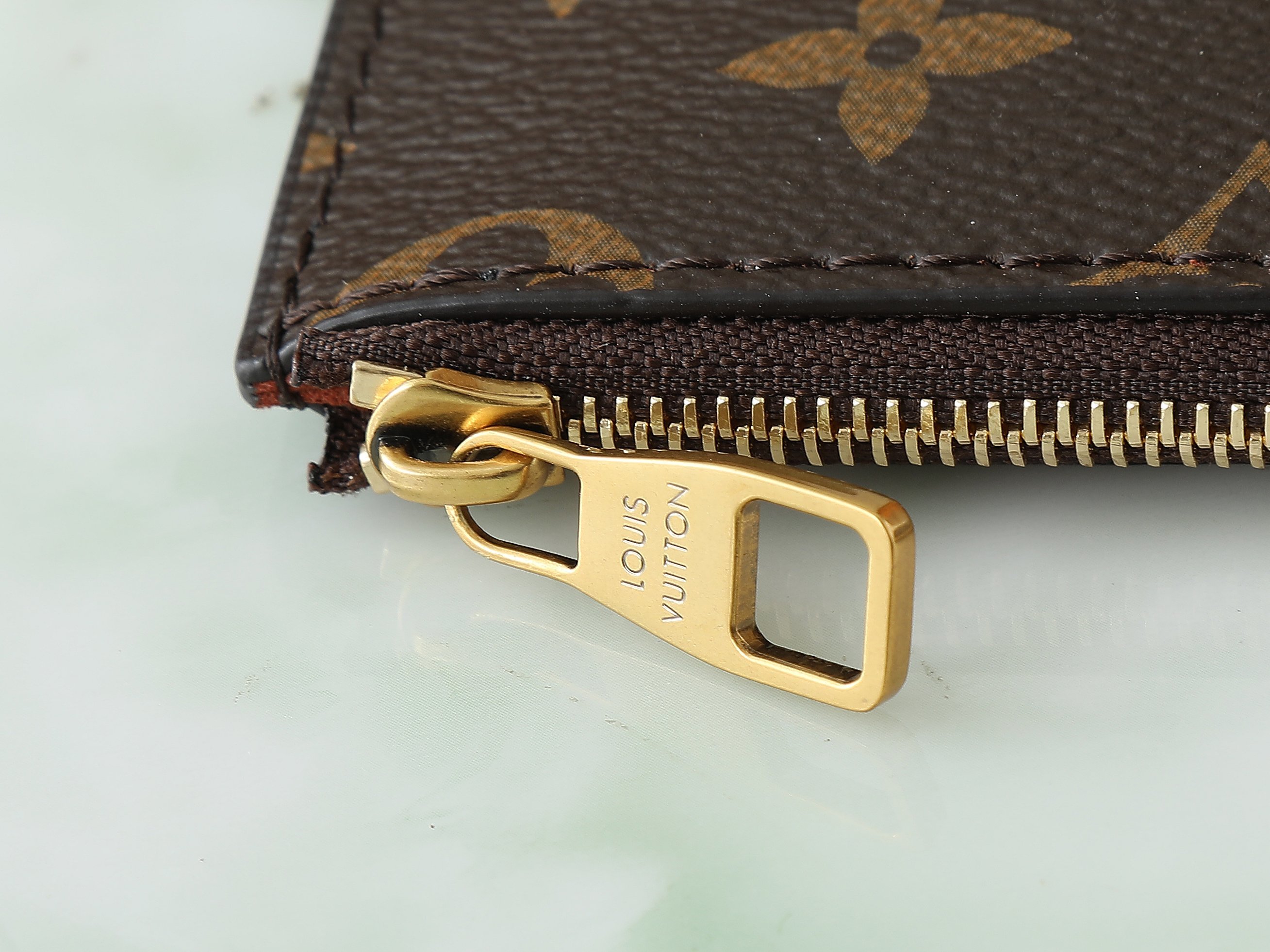 【顶级原单 独家实拍】M13148黑色 M13151棕色 全皮单肩包 Low Key Messenger