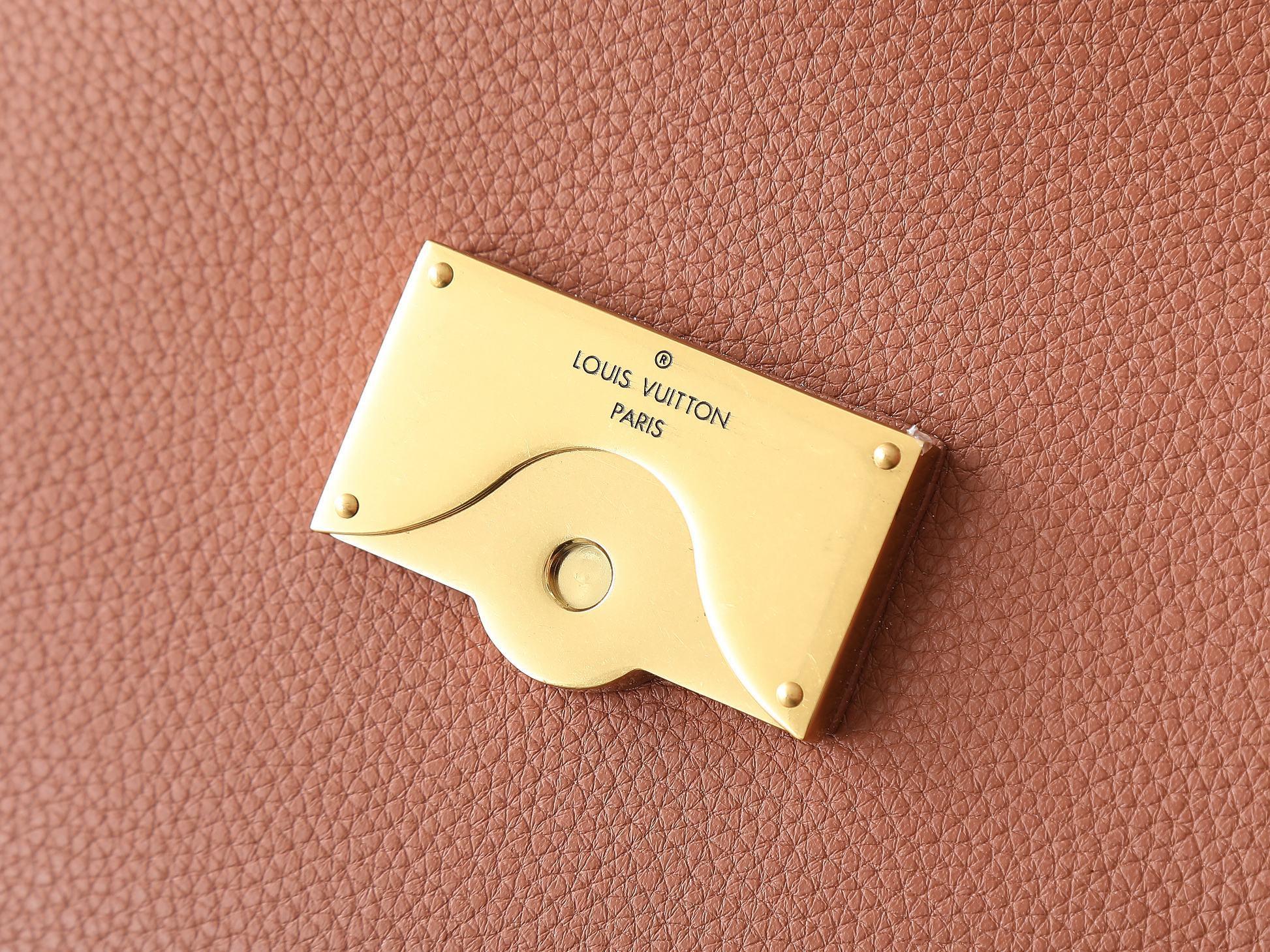 【顶级原单 独家实拍】M13148黑色 M13151棕色 全皮单肩包 Low Key Messenger