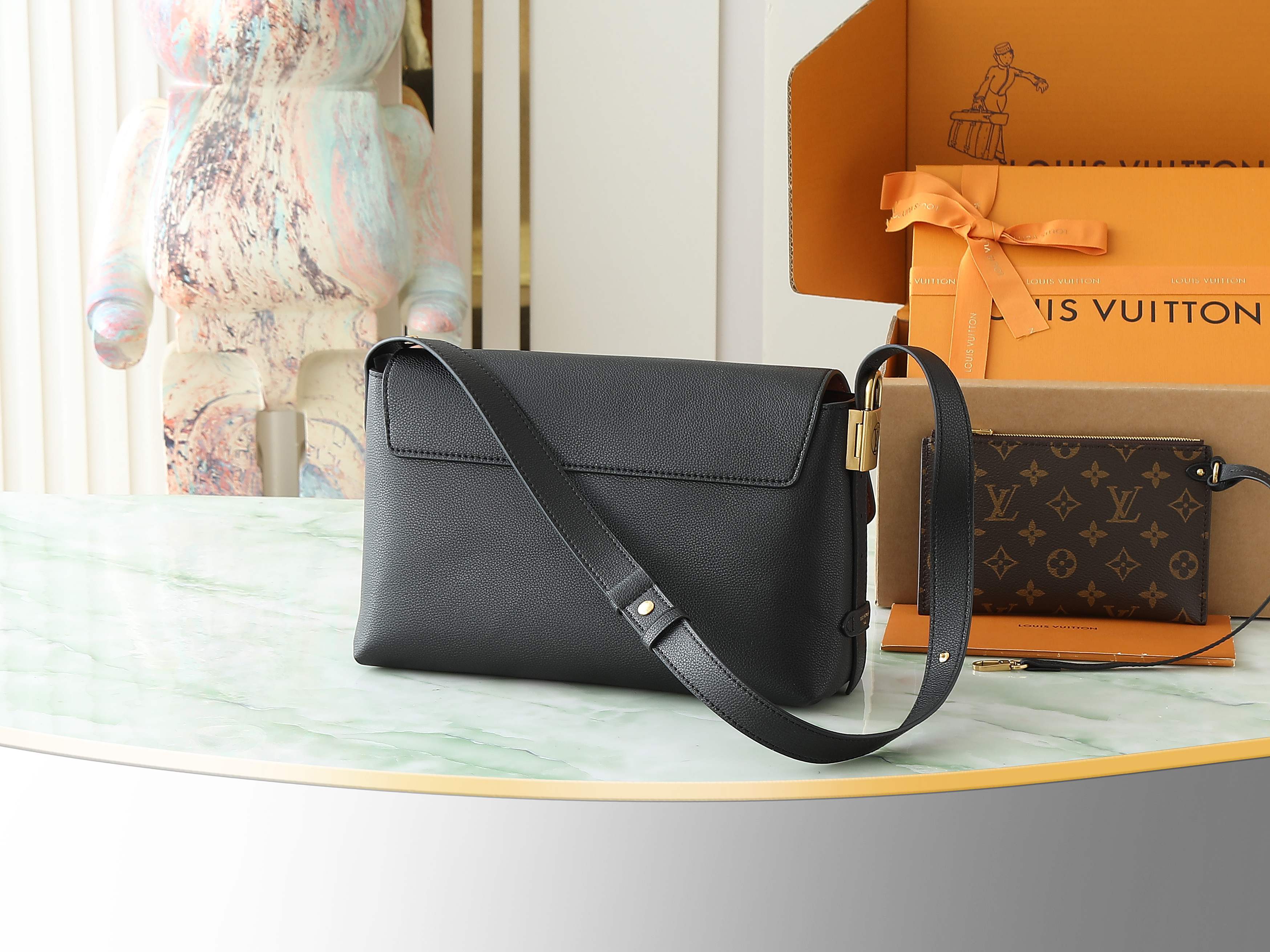 【顶级原单 独家实拍】M13148黑色 M13151棕色 全皮单肩包 Low Key Messenger