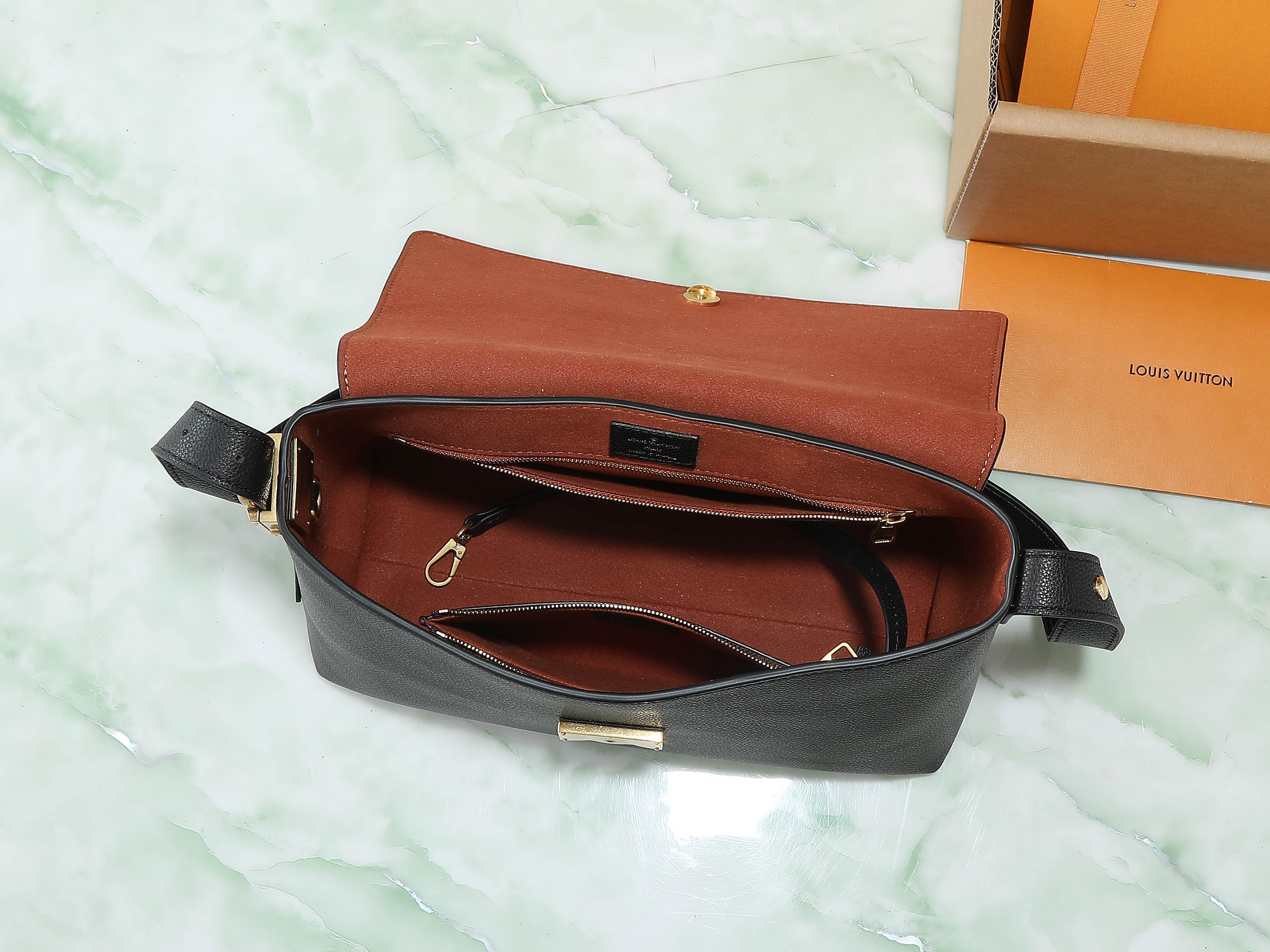 【顶级原单 独家实拍】M13148黑色 M13151棕色 全皮单肩包 Low Key Messenger