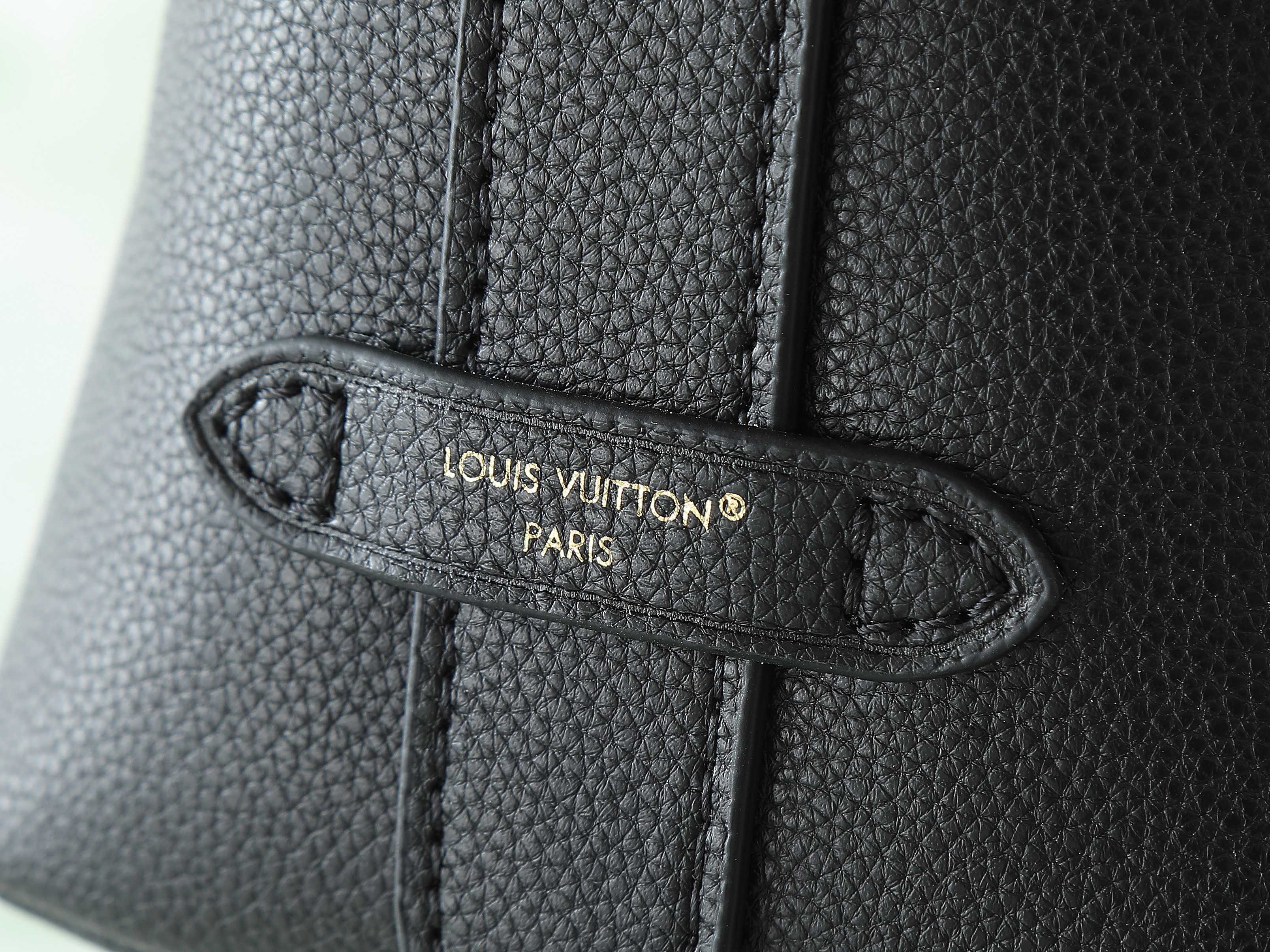 【顶级原单 独家实拍】M13148黑色 M13151棕色 全皮单肩包 Low Key Messenger