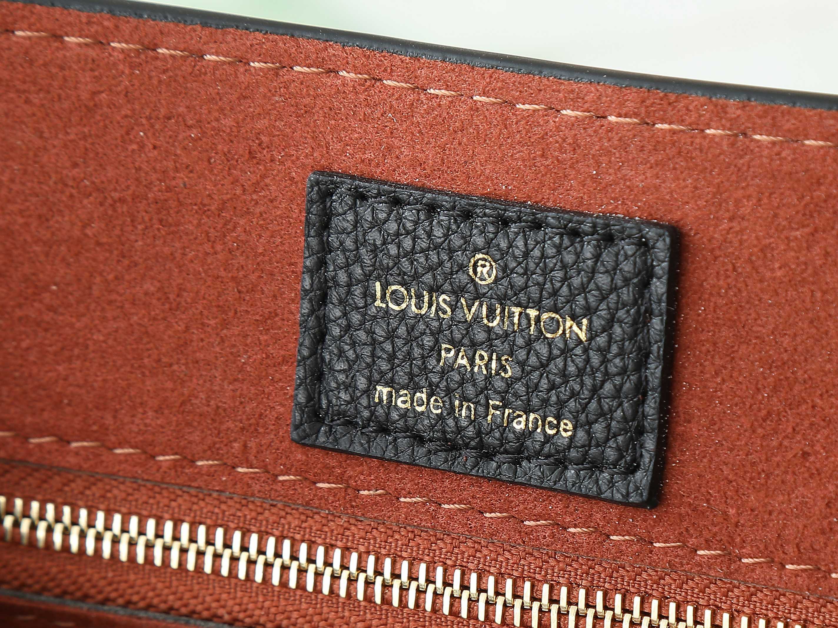 【顶级原单 独家实拍】M13148黑色 M13151棕色 全皮单肩包 Low Key Messenger