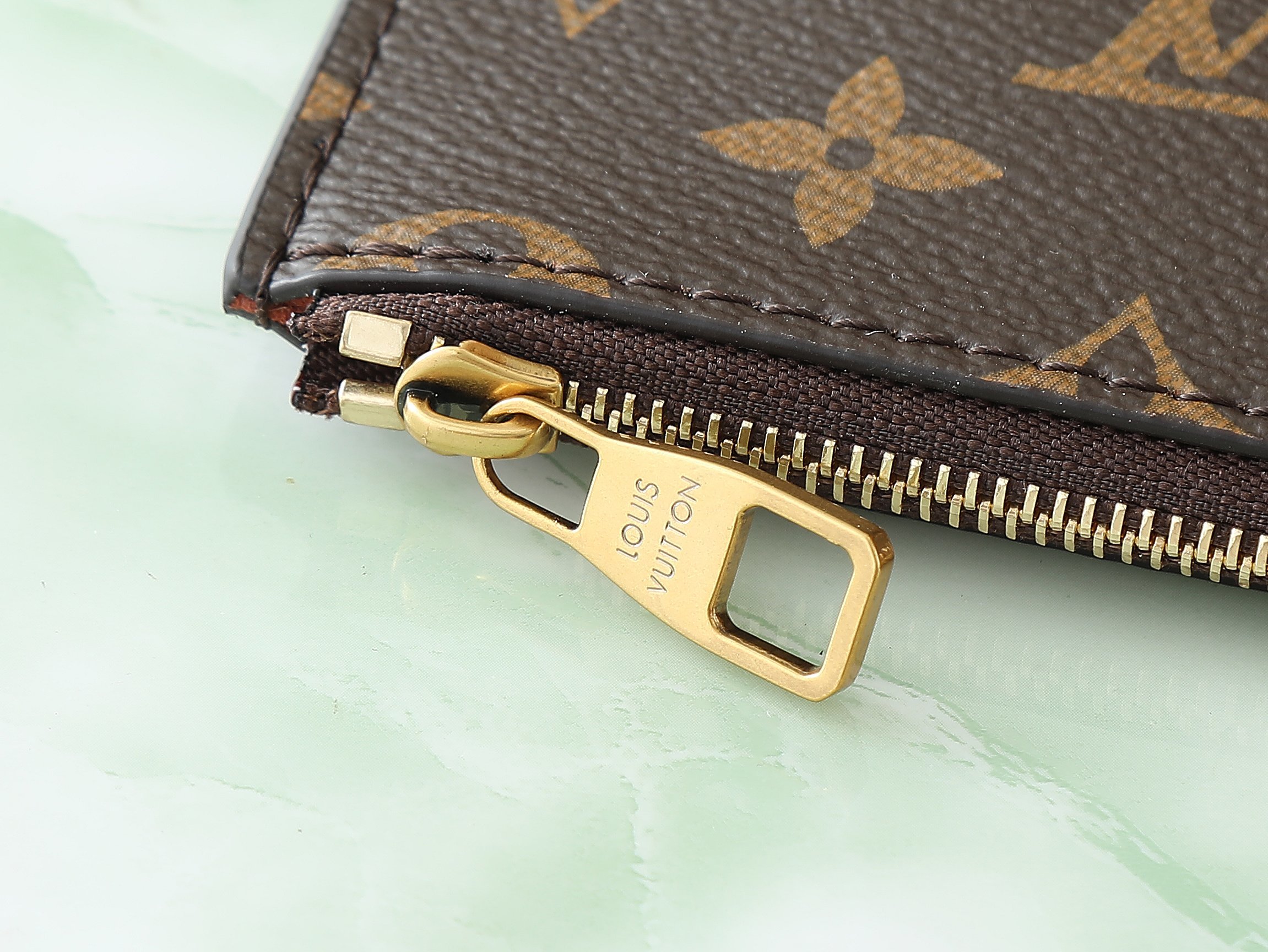 【顶级原单 独家实拍】M13148黑色 M13151棕色 全皮单肩包 Low Key Messenger