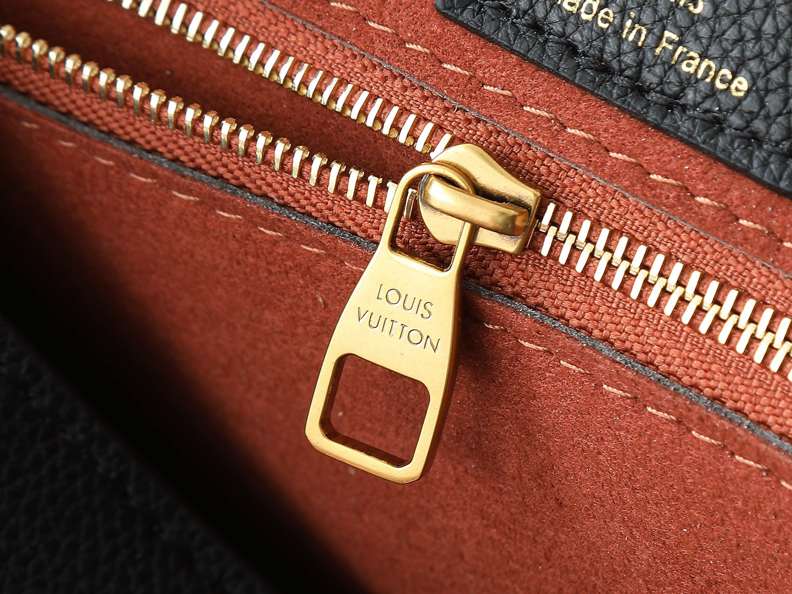 【顶级原单 独家实拍】M13148黑色 M13151棕色 全皮单肩包 Low Key Messenger