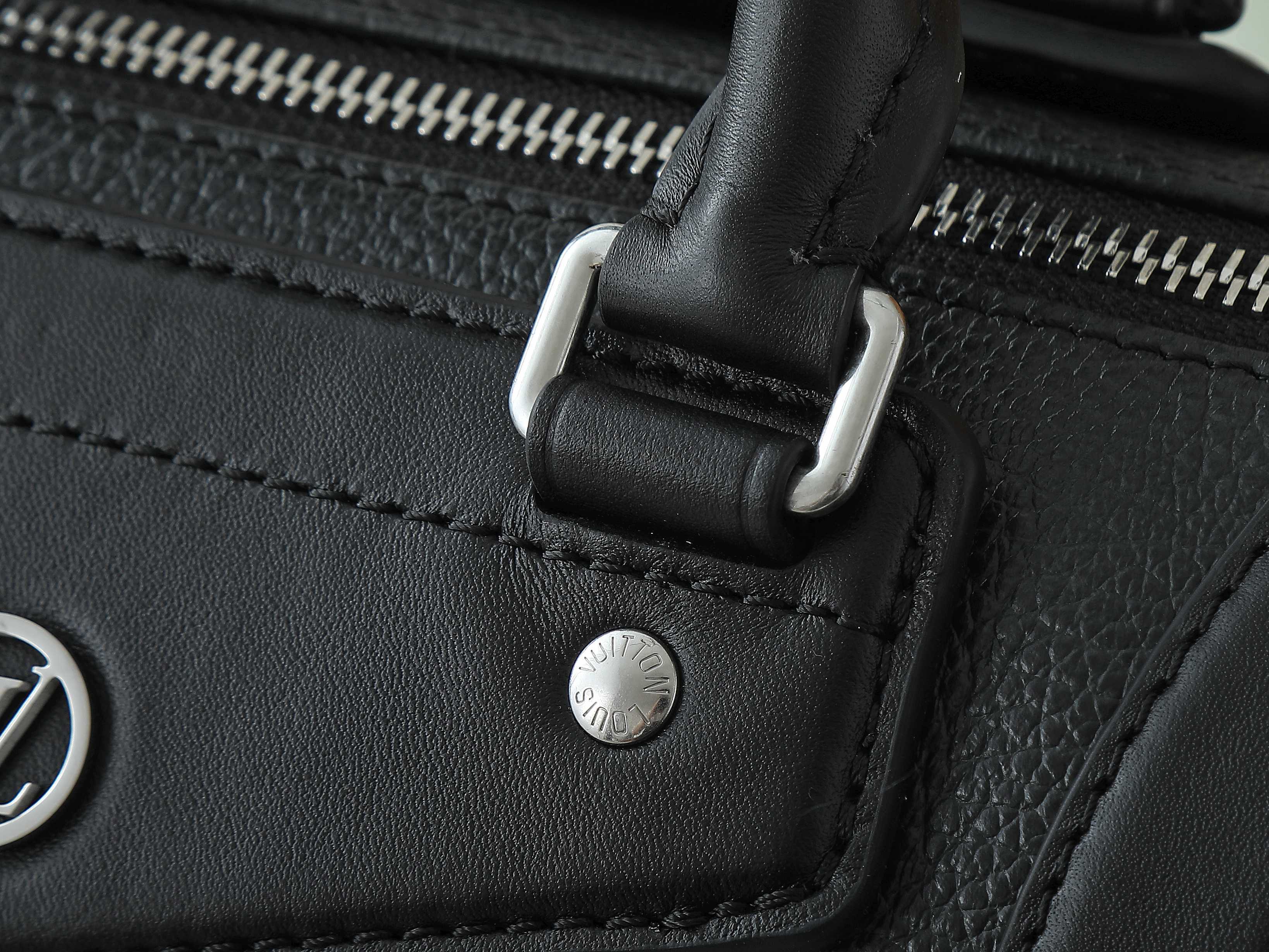 【顶级原单 独家实拍】M14514黑色 全皮机车包 LV Biker 小号手袋 M14514 瞩目亮相2