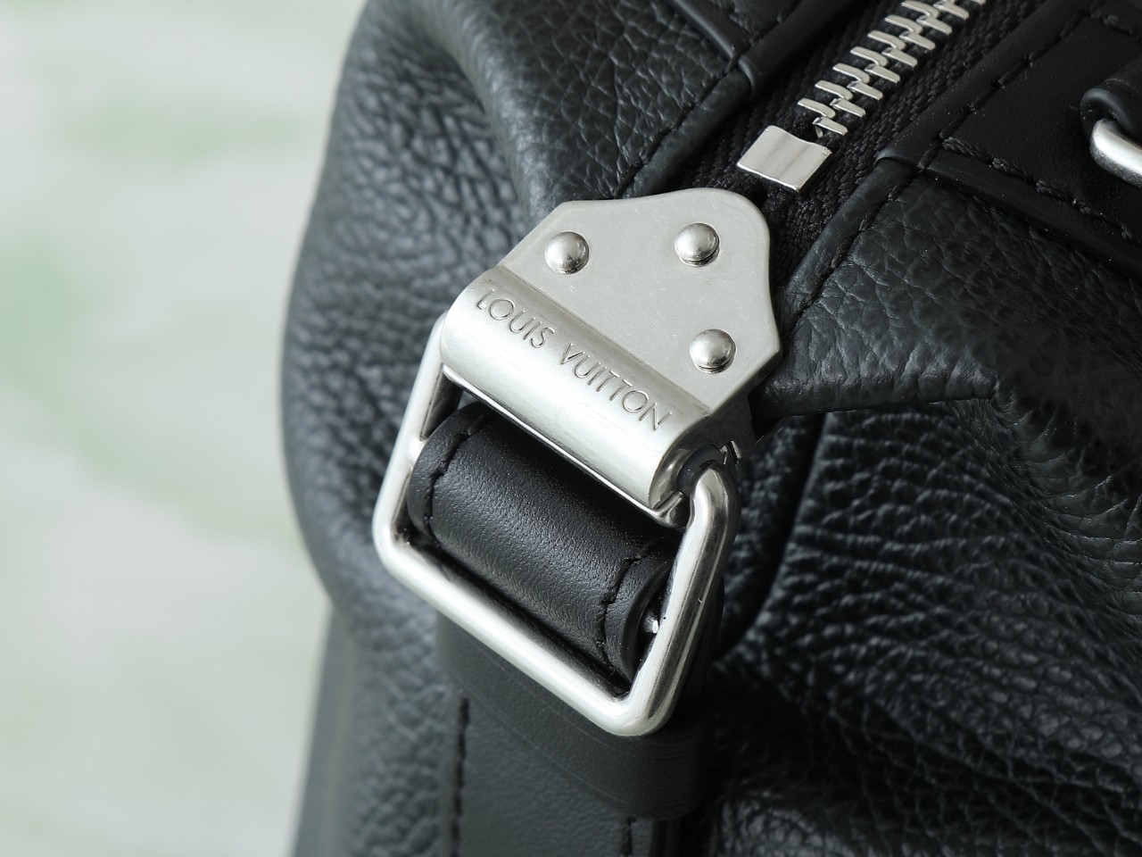 【顶级原单 独家实拍】M14514黑色 全皮机车包 LV Biker 小号手袋 M14514 瞩目亮相2