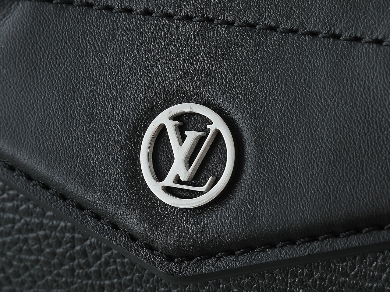 【顶级原单 独家实拍】M14514黑色 全皮机车包 LV Biker 小号手袋 M14514 瞩目亮相2