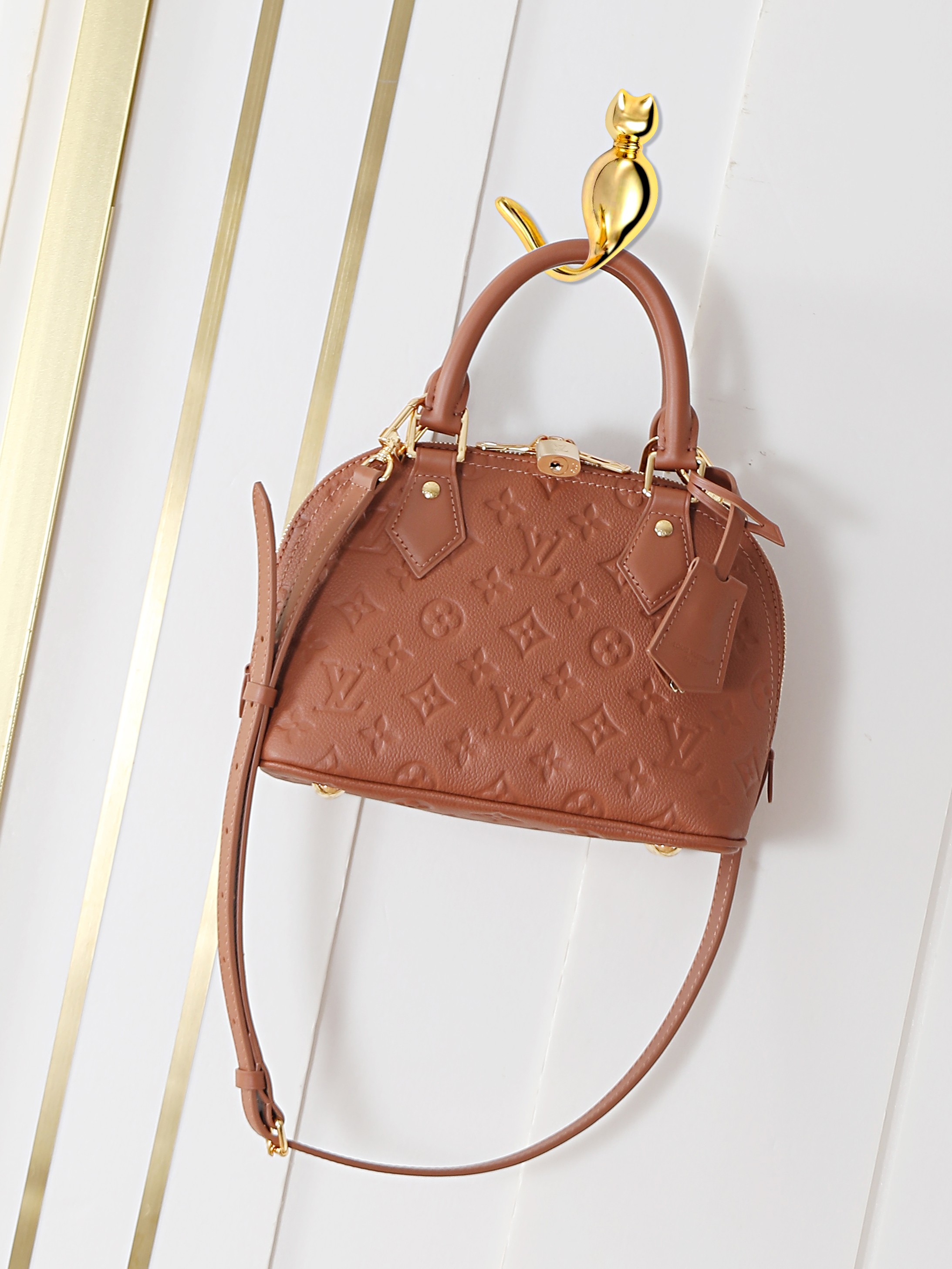 M26489 marrón M28661 bolso de concha repujado integral en piel Bolso Alma bb