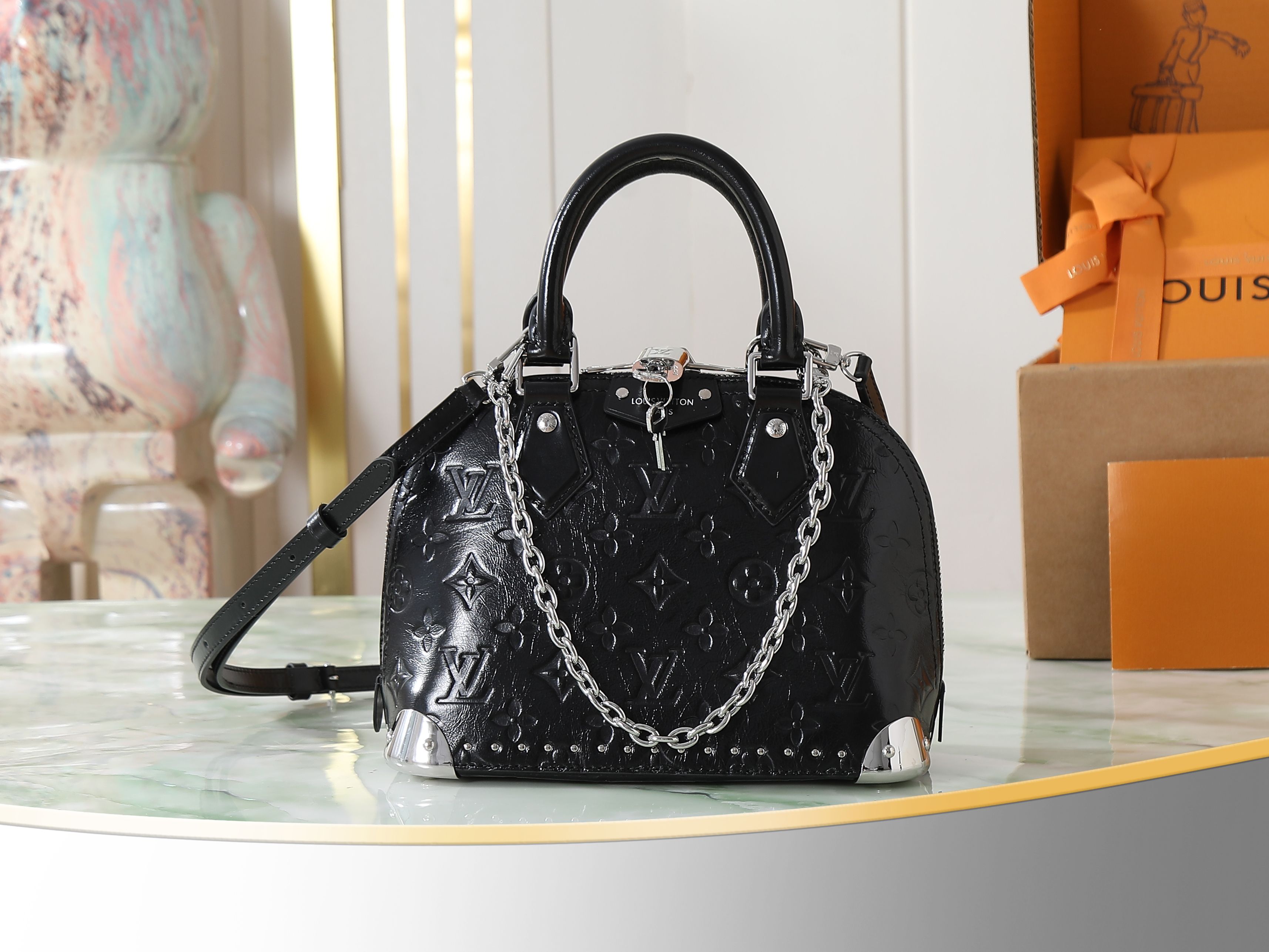 P680 [Pedido original superior, toma real exclusiva] M27812 Bolso de cuero encerado negro con concha en relieve Bolso A…