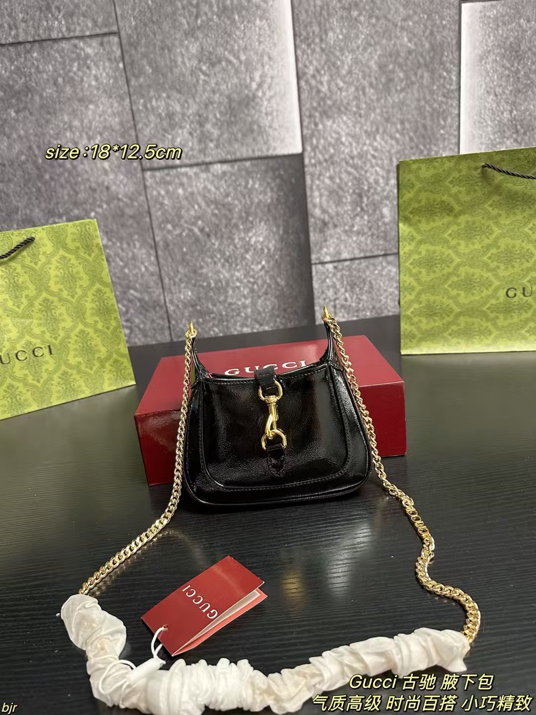 ❤️470包邮/原单代购级别
配盒
Gucci 古驰 腋下包
SS24秀场新款jackie,精美而华丽的字母包链,全新演绎的龙虾扣 ,褶皱亮面小牛皮,天然外观,自然呈现在Jackie 1961的雅致魅力中加入性感因子都无法让人拒绝!
尺寸:18*12.5cm