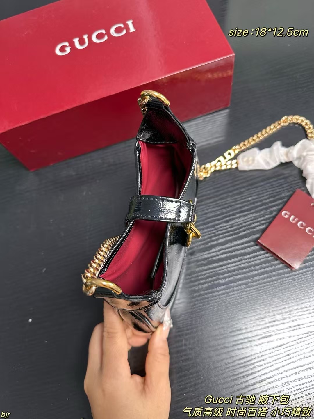 ❤️470包邮/原单代购级别
配盒
Gucci 古驰 腋下包
SS24秀场新款jackie,精美而华丽的字母包链,全新演绎的龙虾扣 ,褶皱亮面小牛皮,天然外观,自然呈现在Jackie 1961的雅致魅力中加入性感因子都无法让人拒绝!
尺寸:18*12.5cm