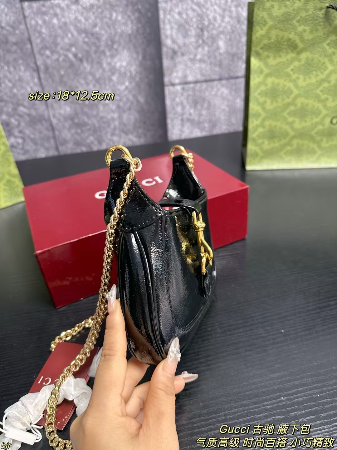 ❤️470包邮/原单代购级别
配盒
Gucci 古驰 腋下包
SS24秀场新款jackie,精美而华丽的字母包链,全新演绎的龙虾扣 ,褶皱亮面小牛皮,天然外观,自然呈现在Jackie 1961的雅致魅力中加入性感因子都无法让人拒绝!
尺寸:18*12.5cm