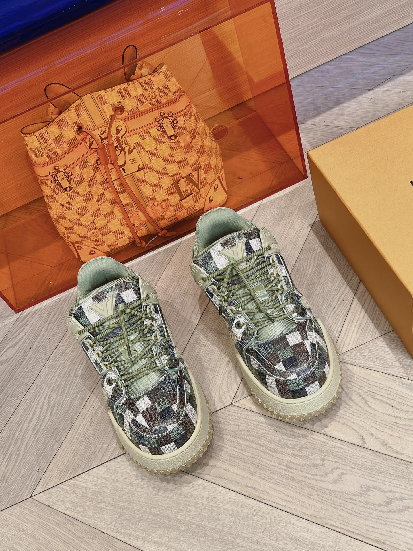 NO:481858,Top version LV autumn and winter new couple model stone print color combination, youthful vitality, cut sheet prints and flowers, complex craftsmanship, heavy-duty board shoes and sneakers, sizes for women 35-40 (41 orders) Men's 39-44 (45.46 orders), casual shoes/sports shoes, louis vuitton, sneakers19860909顶级版本 LV 秋冬新款 情侣款 石头纹印花拼色,青春活力 裁片印花再对花,工艺繁复,重工板鞋球鞋 码数女码35-40（41订） 男码39-44（45.46订）,休闲鞋/运动鞋,louis vuitton,sneakers,Women's Shoes