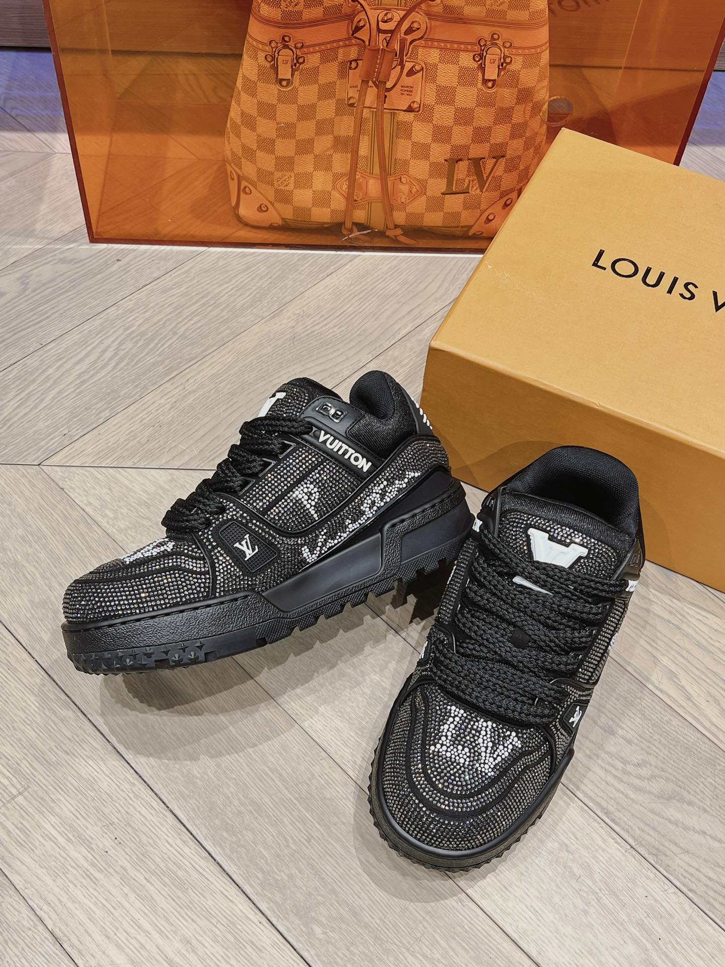 Louis Vuitton Louis Vuitton 版