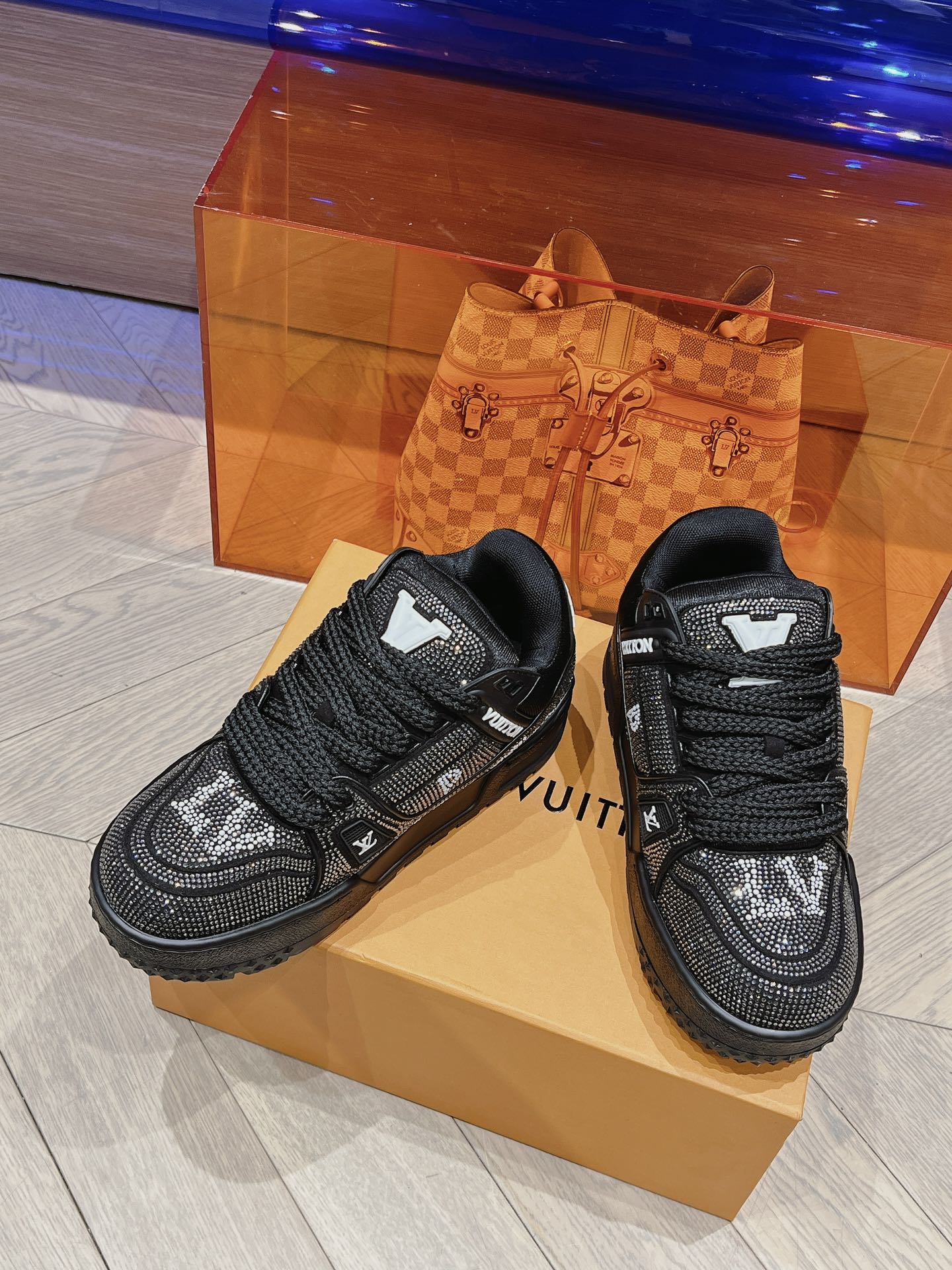 Louis Vuitton Louis Vuitton 版