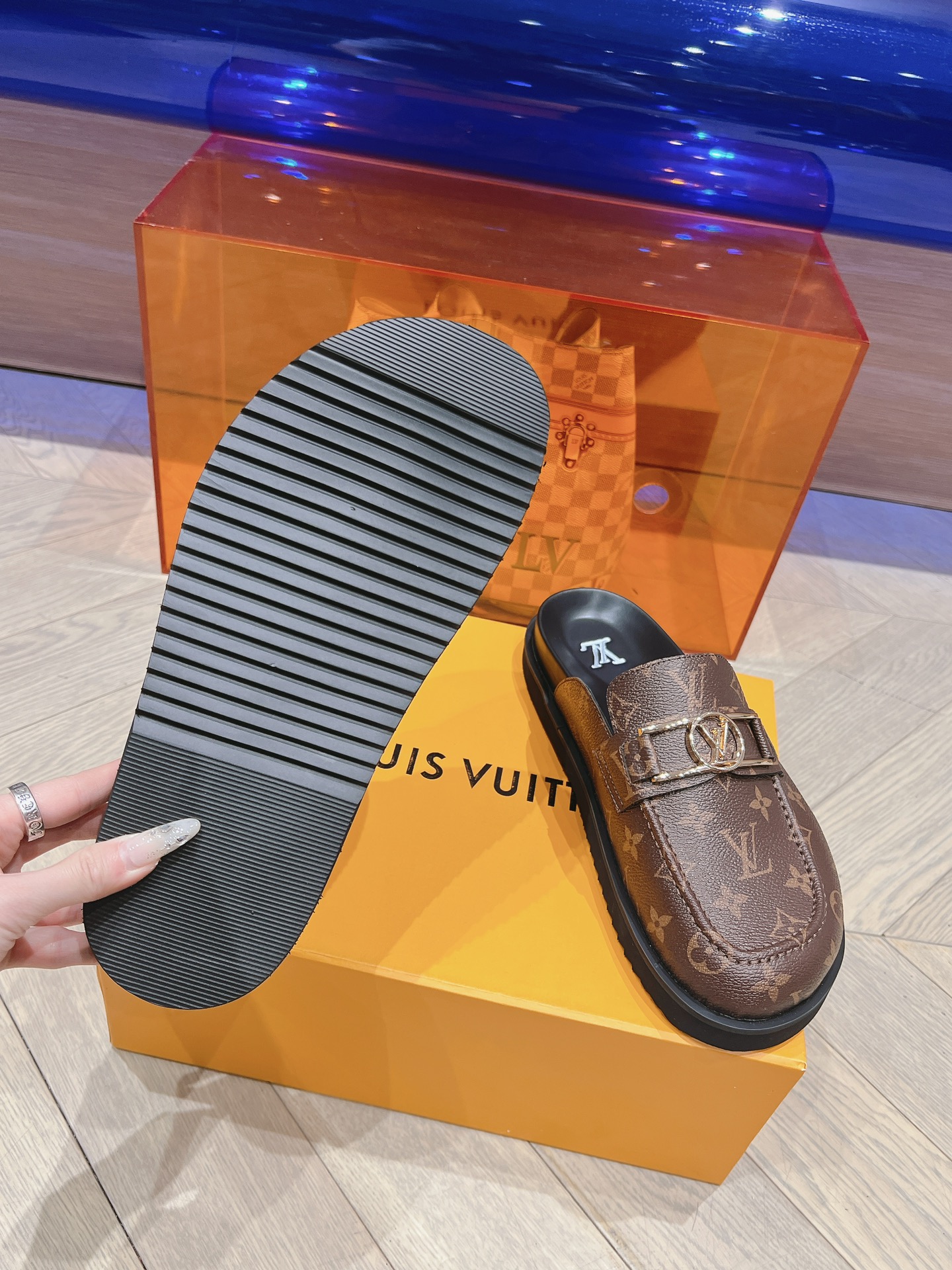 Louis Vuitton LV路易威登Lv包头拖鞋驴牌