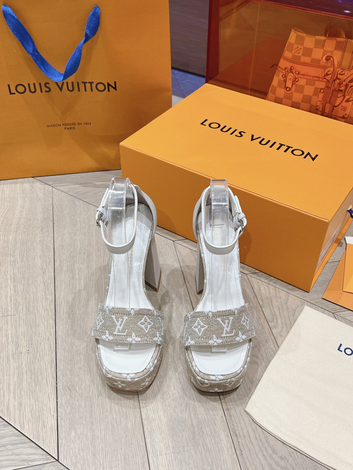 Vente en ligne
 Louis Vuitton Chaussures Escarpins À Talons Hauts Sandales Cuir de vache Peau chèvre verni mouton Série d’été