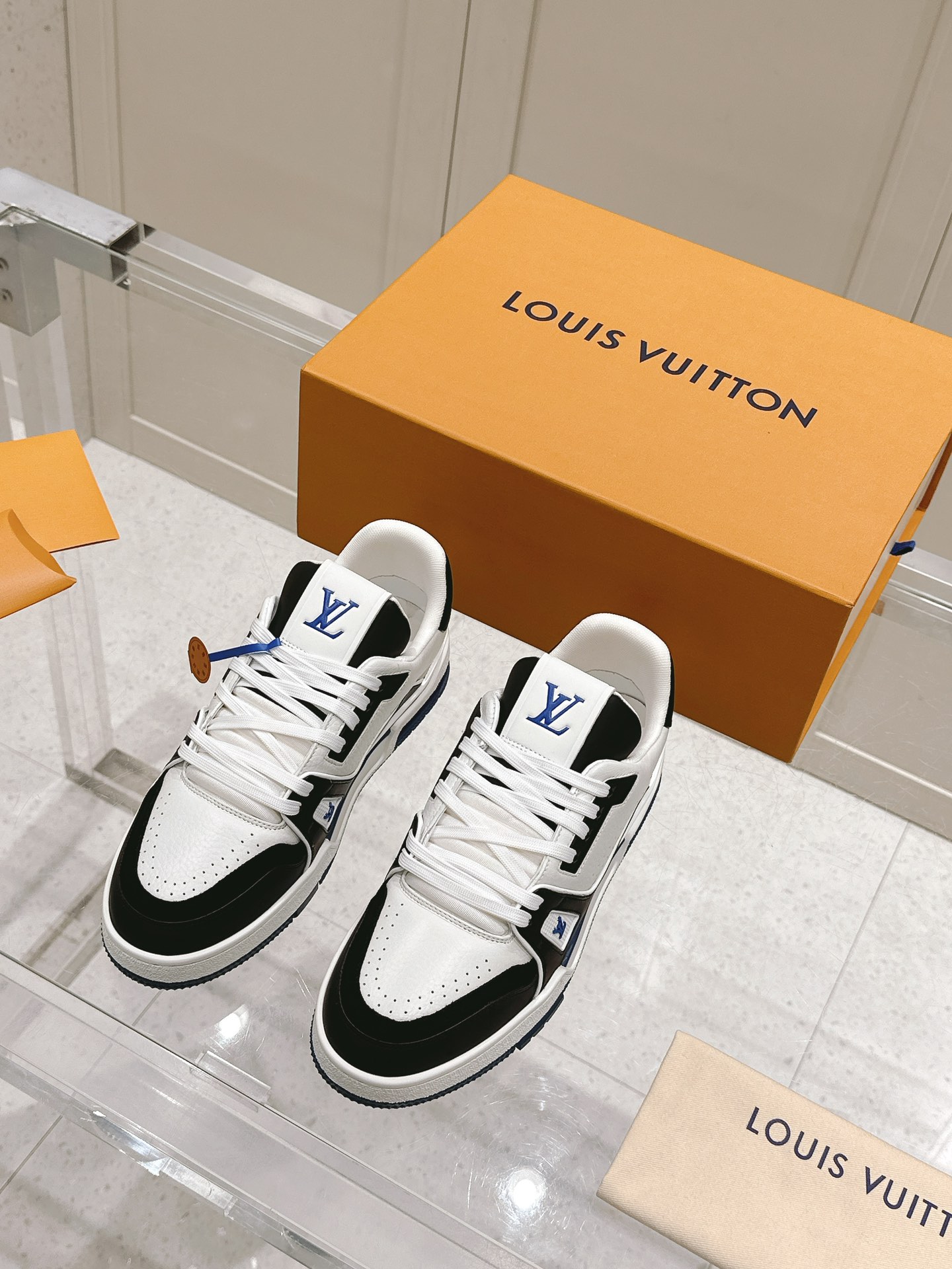 Louis Vuitton Trainer Sneaker: PVC, Comfortable, Original Quality, Unisex Sizes