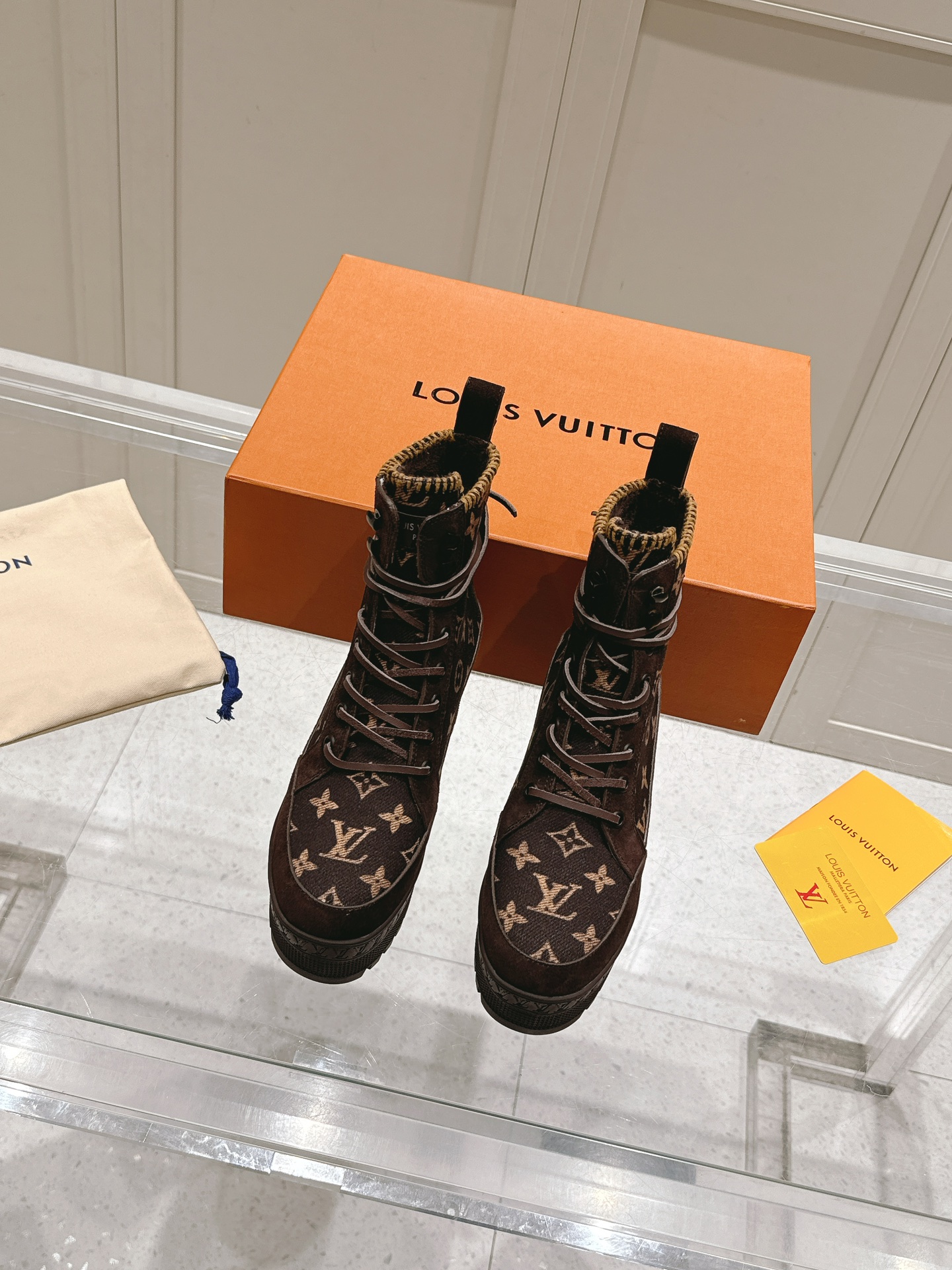 NO:483187,High-end LV, new colors and new styles for autumn and winter, warm velvet inner, non-cold feet, quality and texture as shown in the figure, 35-40 (41.42 order), boots, boots19860909高版 LV 秋冬季新色新款 暖暖绒内里 不冷脚 质量质感如图 码数35-40（41.42订）,靴子,boots,Women's Shoes