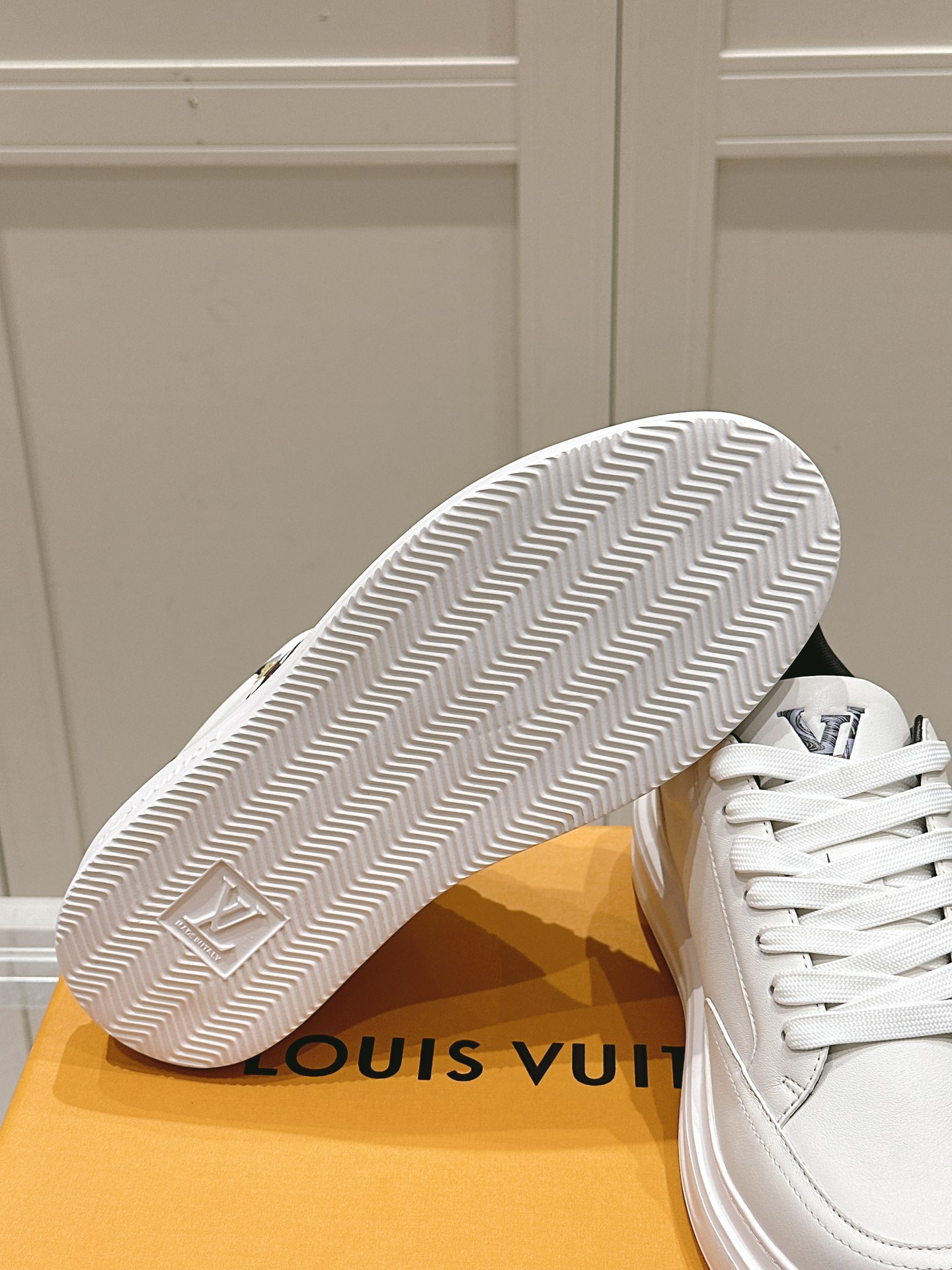 Louis Vuitton L Print Casual White Sneakers Designer Fashion Shoes 10 i1740738165 1245 0