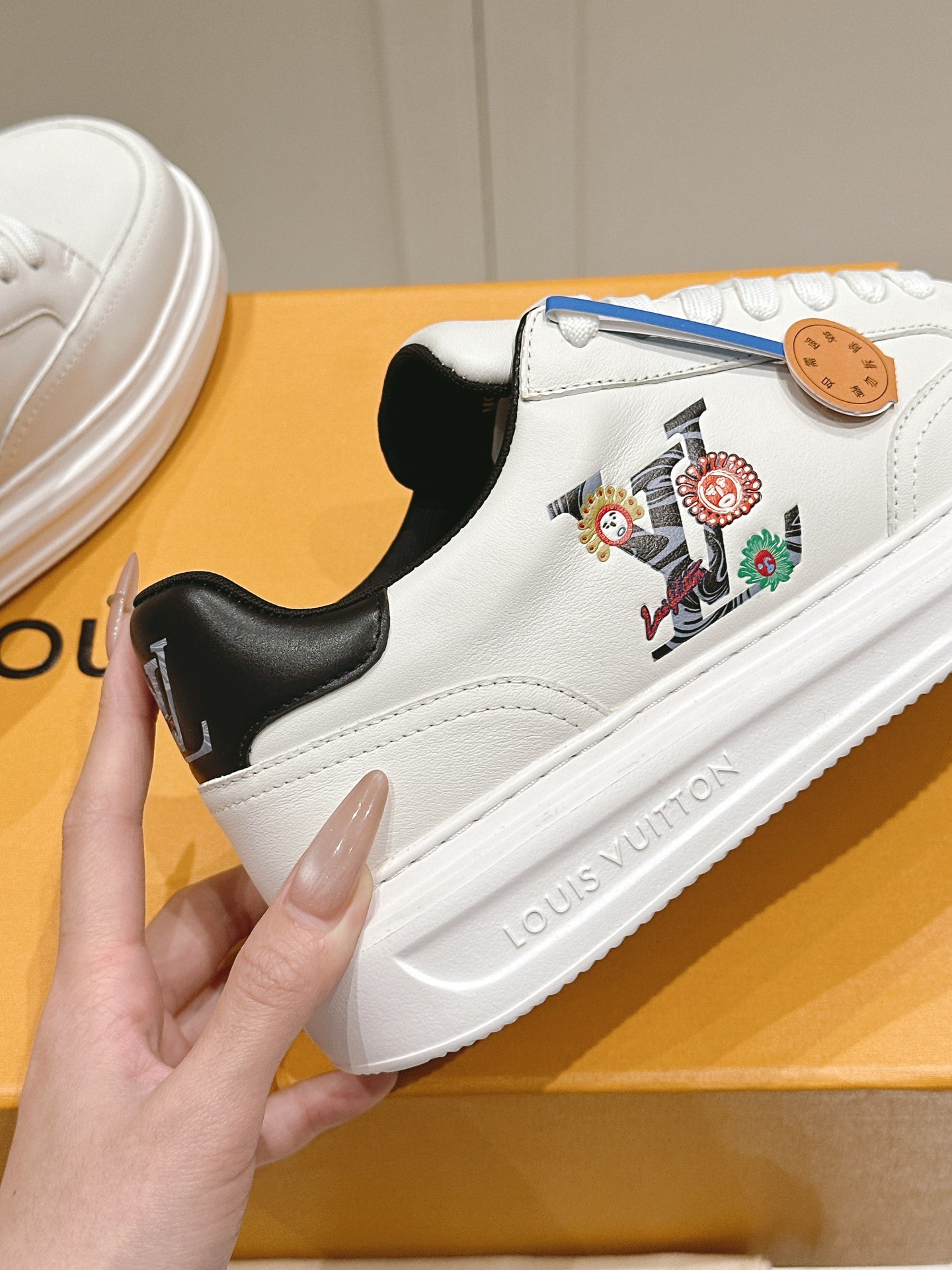 Louis Vuitton L Print Casual White Sneakers Designer Fashion Shoes 9 i1740738165 4886 1