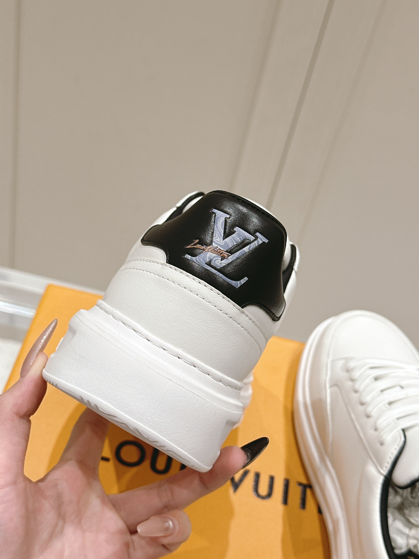 Louis Vuitton L Print Casual White Sneakers Designer Fashion Shoes 8 i1740738166 1377 8