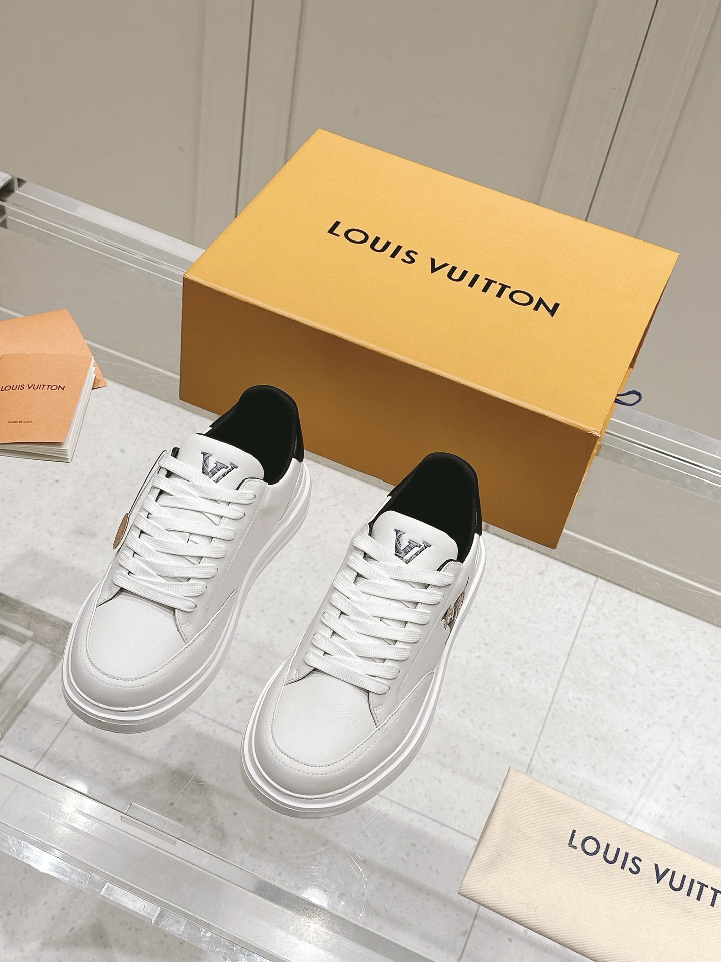 Louis Vuitton L Print Casual White Sneakers Designer Fashion Shoes 3 i1740738166 5635 7