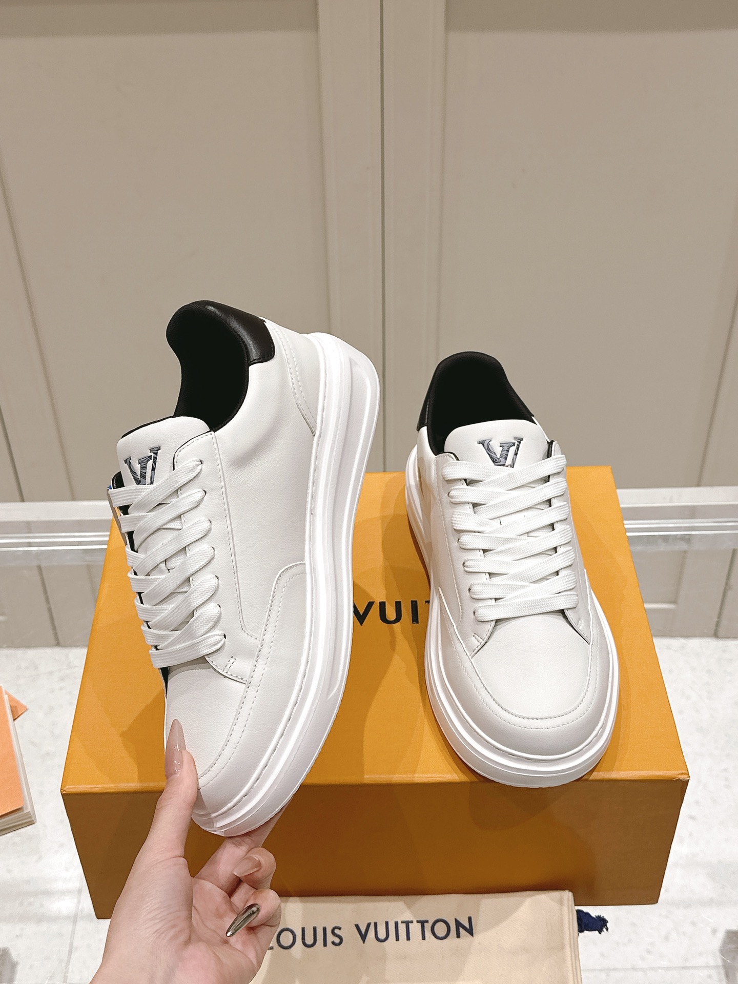 Louis Vuitton L Print Casual White Sneakers Designer Fashion Shoes 5 i1740738166 6346 6