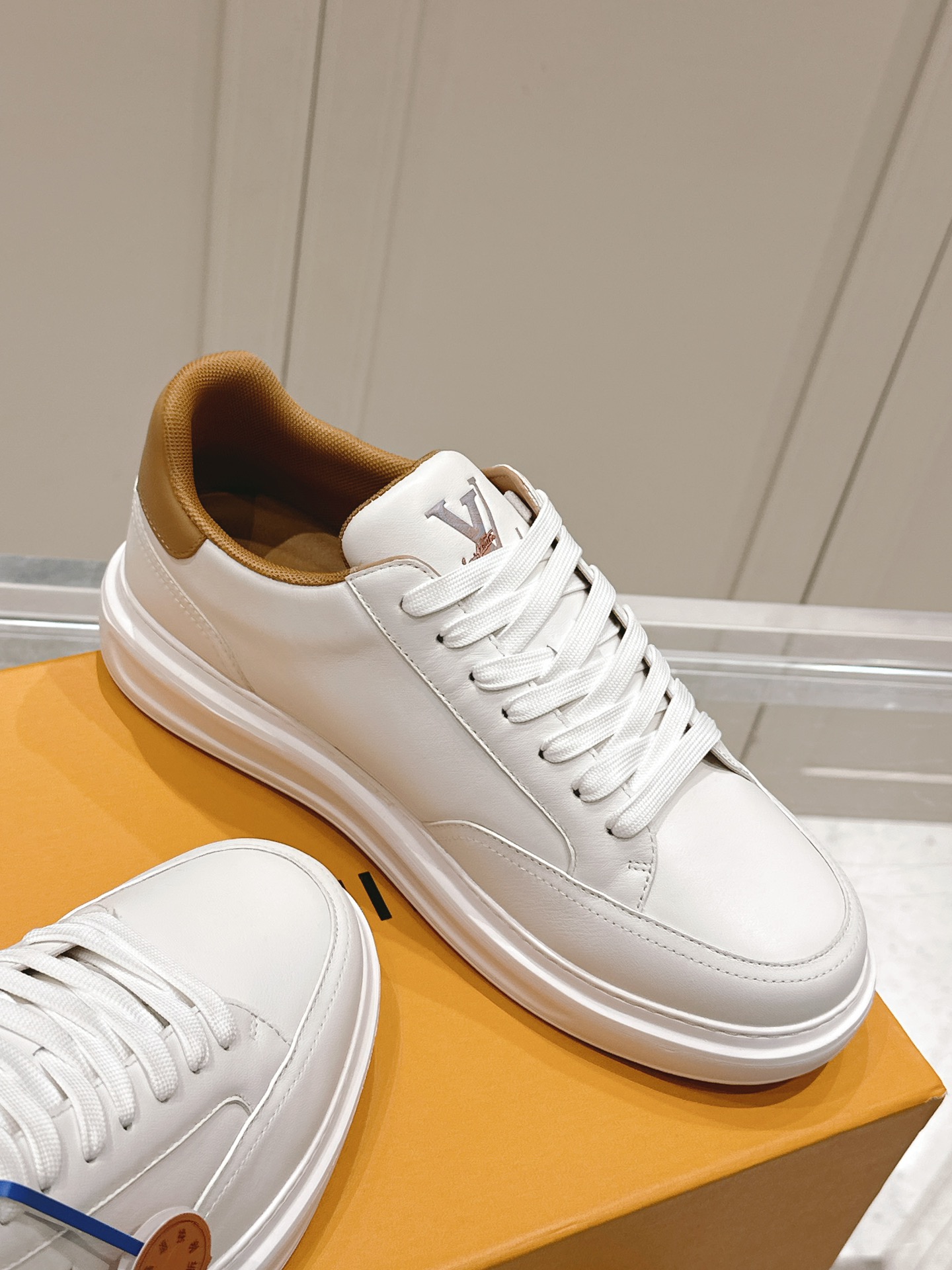 Louis Vuitton White Leather Sneakers with Embroidered LV Logo 6 i1740738365 7456 5
