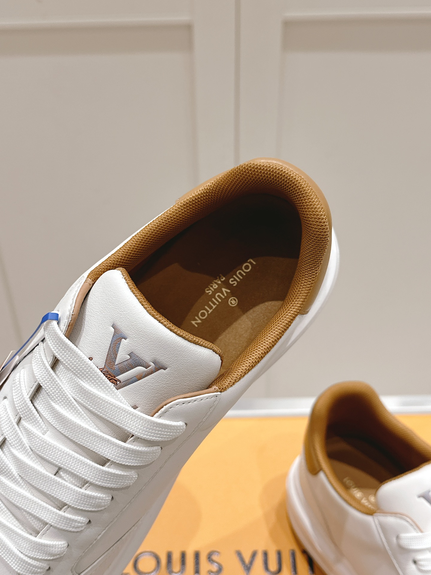 Louis Vuitton White Leather Sneakers with Embroidered LV Logo 8 i1740738365 7458 3