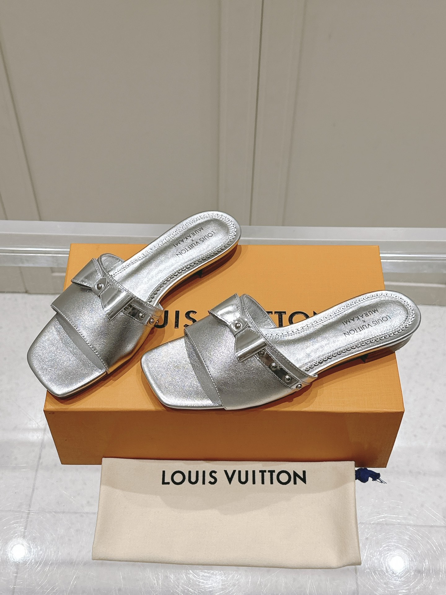 Louis Vuitton LV x TM 路易威登x村上隆联名6AM 系列 白三彩 平底 凉拖鞋
