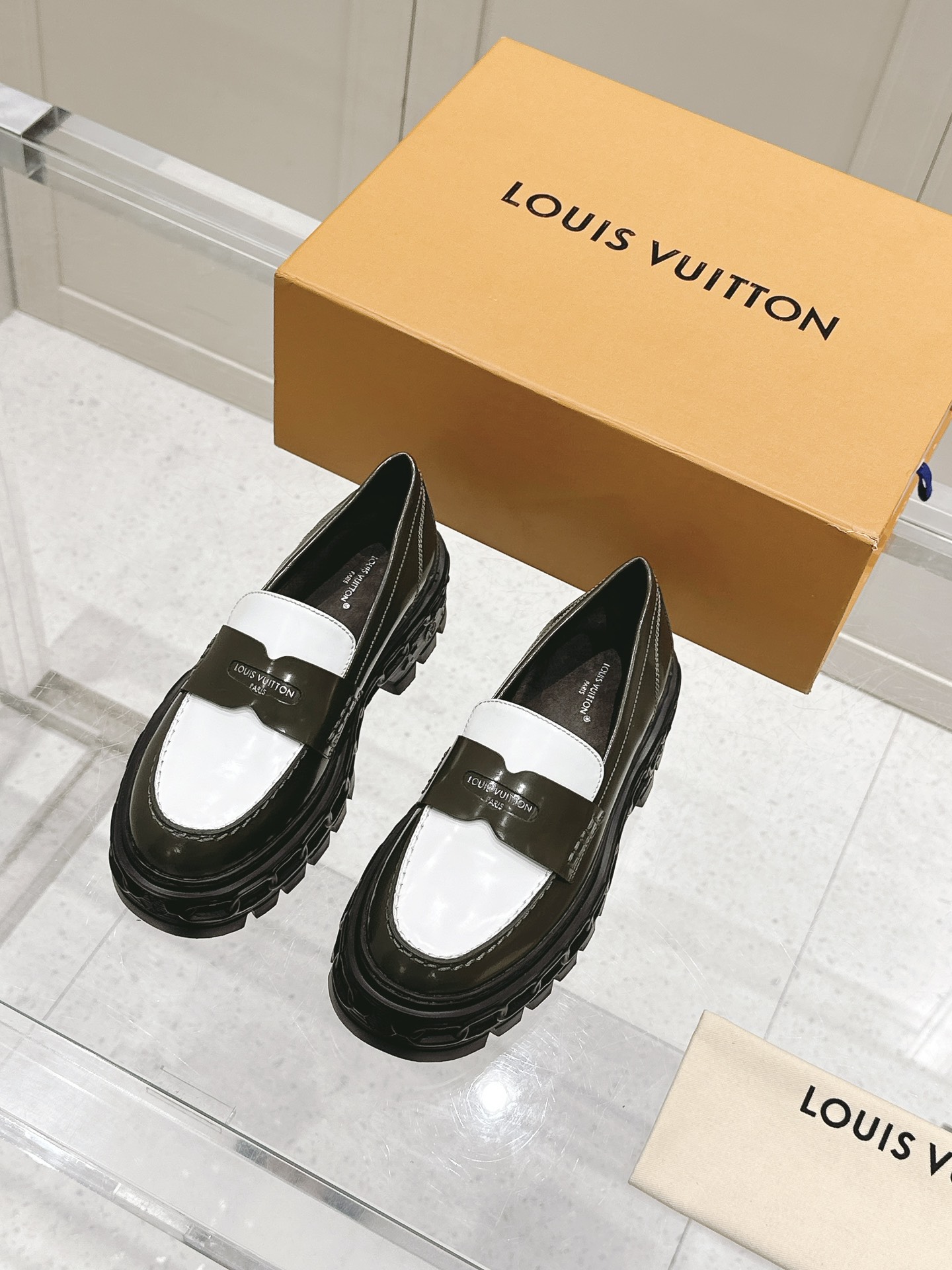 NO:258547,. Top version of Louis Vuitto LV donkey brand loafers Archlight classic Skate sports and casual thick soles your LV outfits today share Louis Vuitton thick soles loafers original purchase and development made this LV Archlight loafers come from open edge beads to form a fun configuration. Fabric: original imported open edge beads material inner: original customized goat lining soles: original mold genuine size: 35-41 (41 custom-made non-return and exchange), loafers, louis vuitton, louis vuitton, louis vuitton, louis vuitton, louis vuitton, louis vuitton, louis vuitton, louis vuitton, louis vuitton, louis vuitton, louis vuitton, louis vuitton, louis vuitton, louis vuitton, louis vuitton, louis vuitton, louis vuitton, louis vuitton, louis vuitton, louis vuitton, louis vuitton, loafers19860909. 顶级版本Louis Vuitto路易威登LV驴牌  乐福鞋Archlight经典Skate运动休闲厚底鞋 你的LV穿搭今日分享Louis Vuitton 厚底乐福鞋 原版购入开发 做货 本款LV Archlight乐福鞋出自开边珠栽成妙趣构型. 面料:原版进口开边珠材质 内里:原版定制山羊内里 鞋底:原版开模正版 码数:35一41(41定制不退换),乐福鞋,louis vuitton,louis vuitton,louis vuitton,louis vuitton,loafers,Women's Shoes