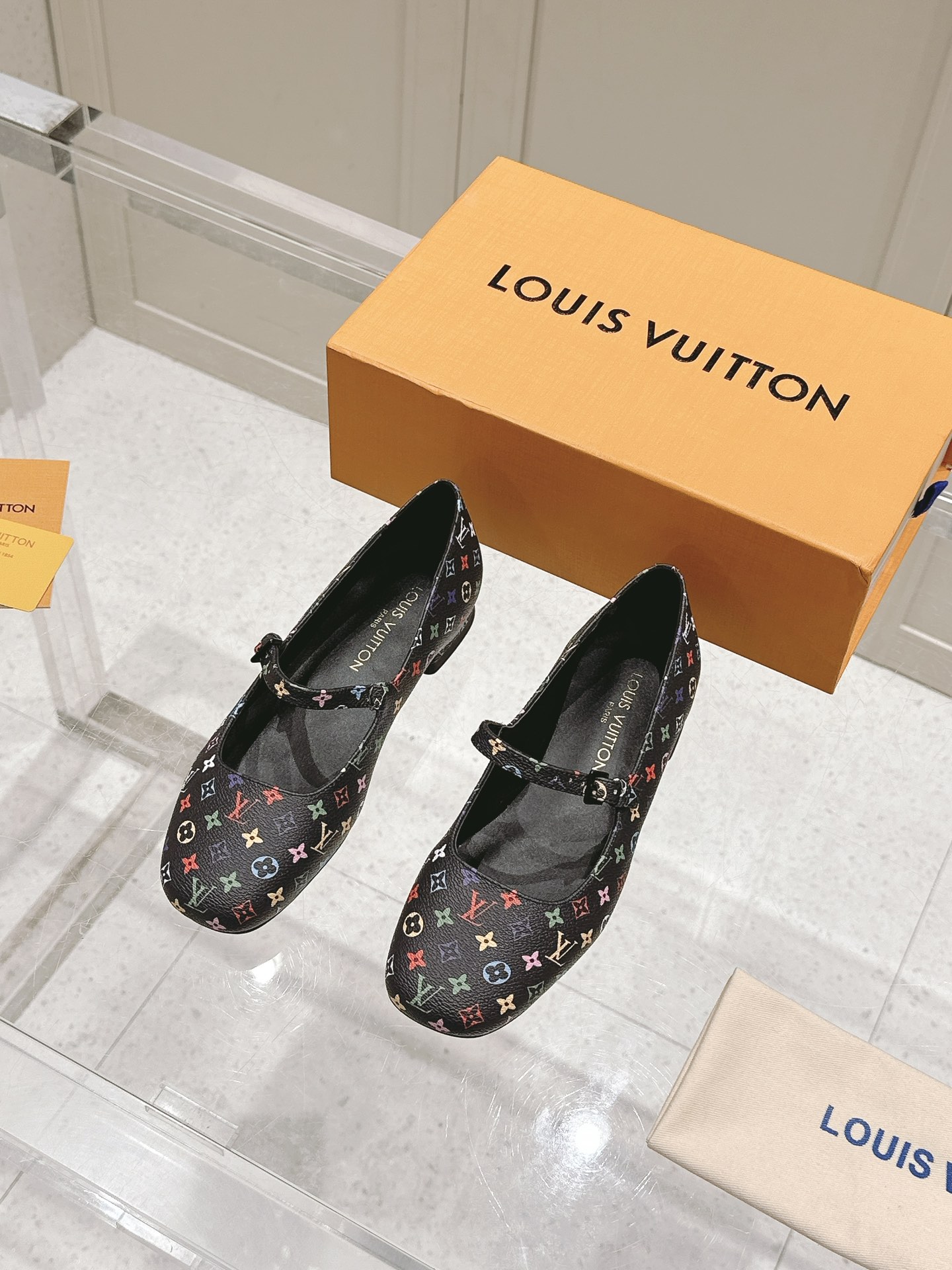 NO:263111,2025 latest Donkey Spring and Summer Pink Series Small V-buckle Electroplating Two-layer Design, Reproducing Classic, Craftsmanship and Complexity, and Not Too Tight to Walk!  Imported fabric beef patent leather, high quality soft sheepskin inner lining, footbed imported goatskin, heel height 1.05.5, size 35-41, (34.41 custom-made, non-return and exchange), single shoes, louis vuitton, louis vuitton, sheepskin198609092025最新驴家春夏粉嫩系列 小V扣电镀两层设计、再现经典、工艺及其复杂、走路不累脚 ！ 面料进口牛漆皮 内里优质柔软羊皮里 垫脚进口山羊皮 跟高1.05.5 码数35-41、（34.41定制不退换）,单鞋,louis vuitton,louis vuitton,sheepskin,Women's Shoes