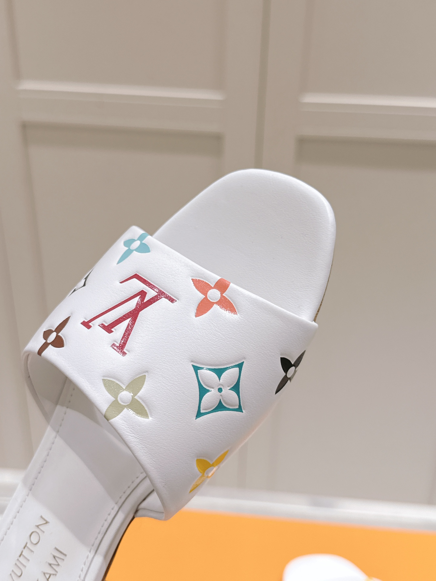 Louis Vuitton LV x TM 路易威登x村上隆联名6AM 系列 白三彩 平底 凉拖鞋