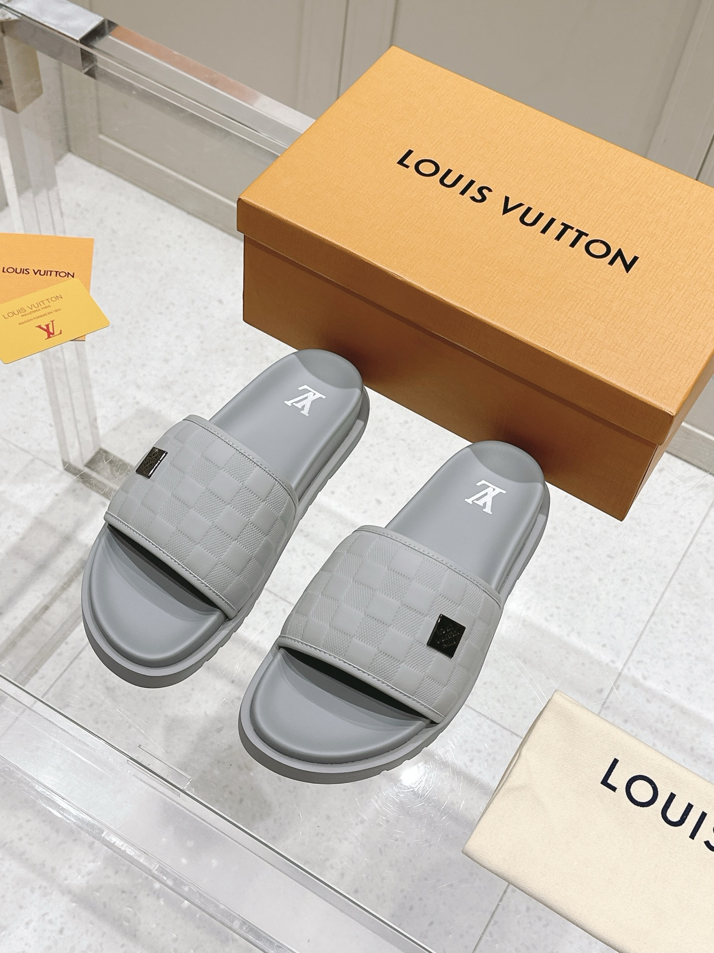 Hermès Louis vuitton 25ss 沙滩拖 又一 最新 版本