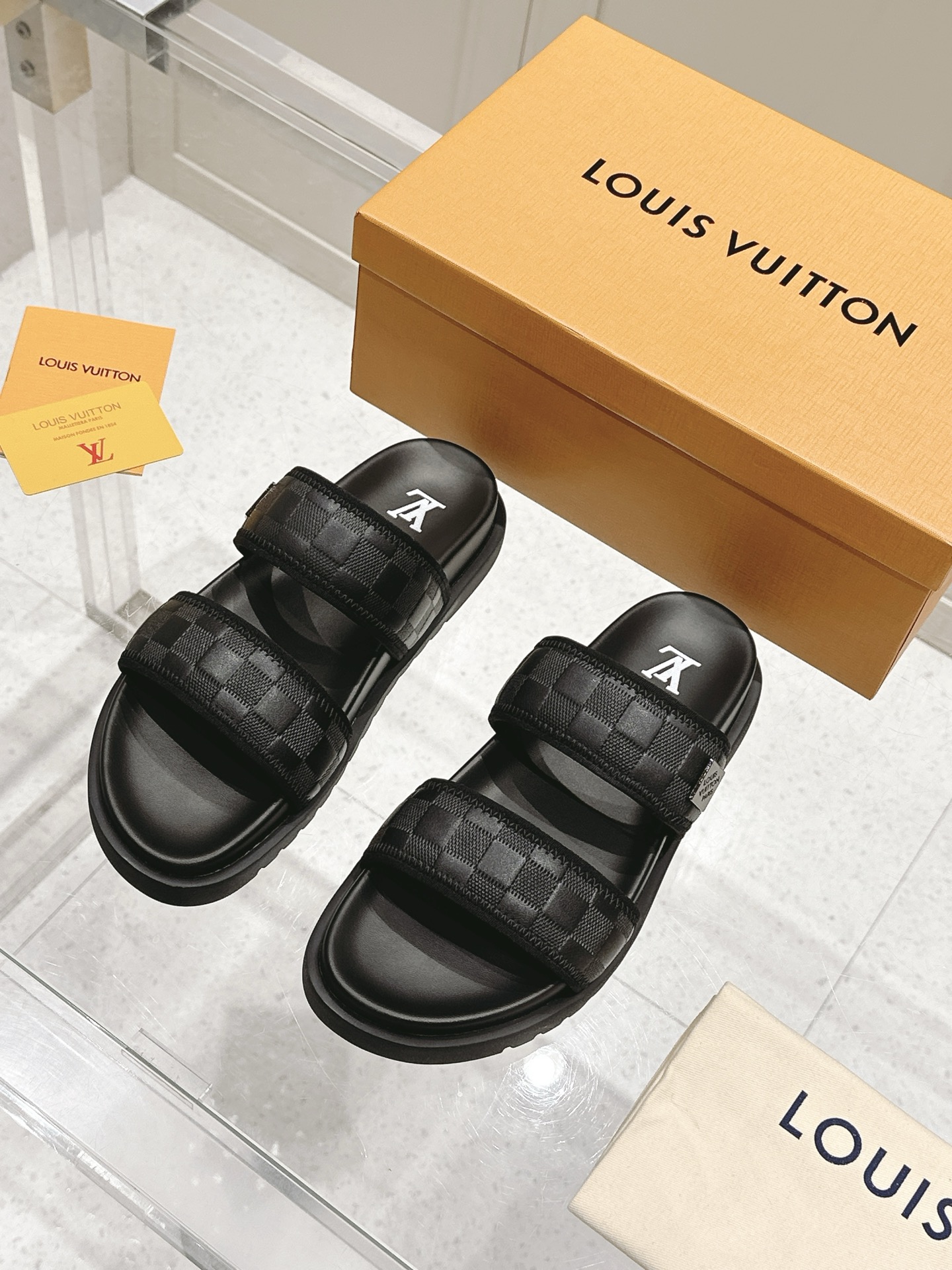 Hermès Louis vuitton 25ss 沙滩拖 又一 最新 版本