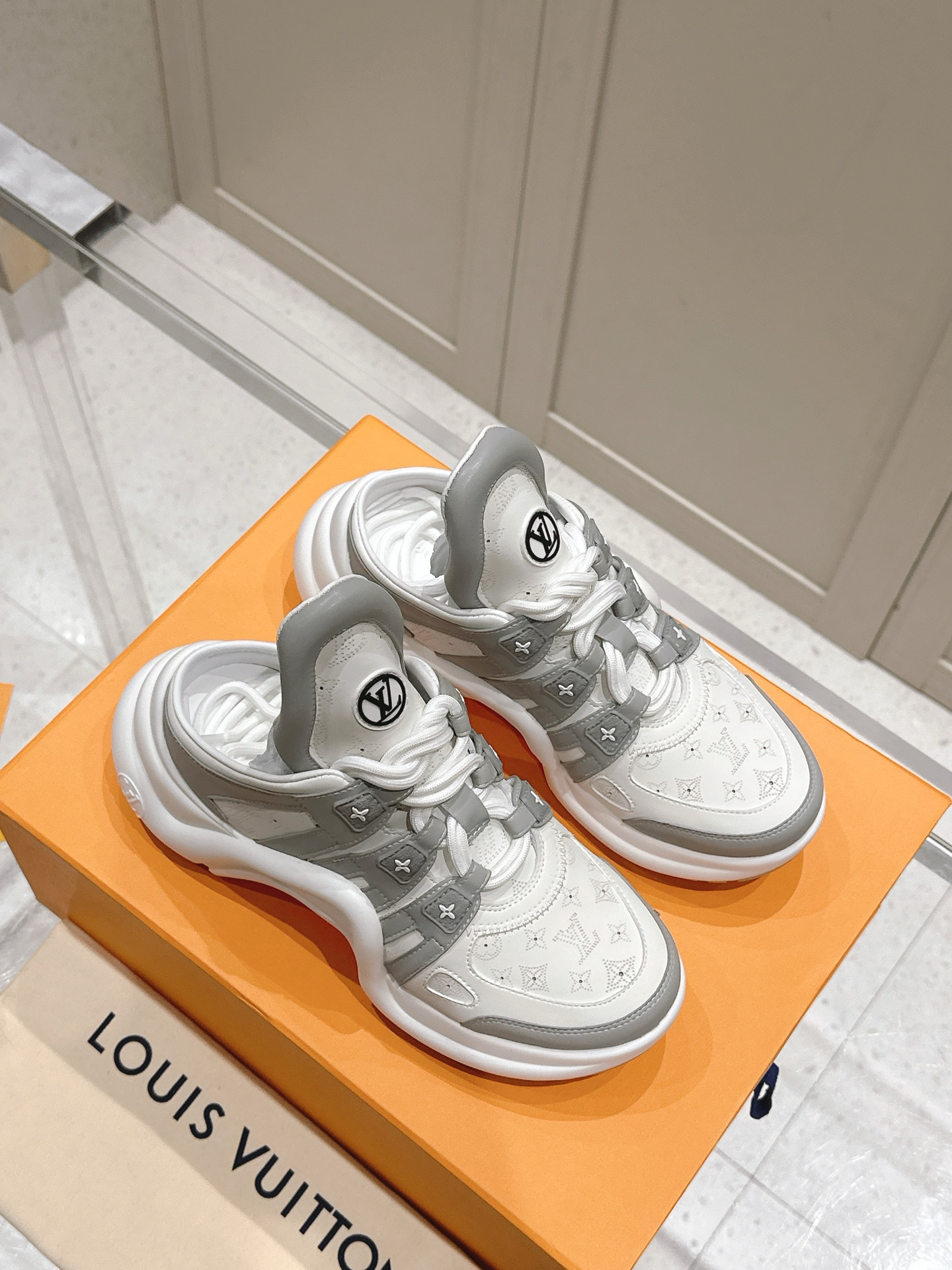 Louis Vuitton Archlight Mule Sneaker: Iconic Style & Supreme Comfort 4 i1743774340501 3545 0 1