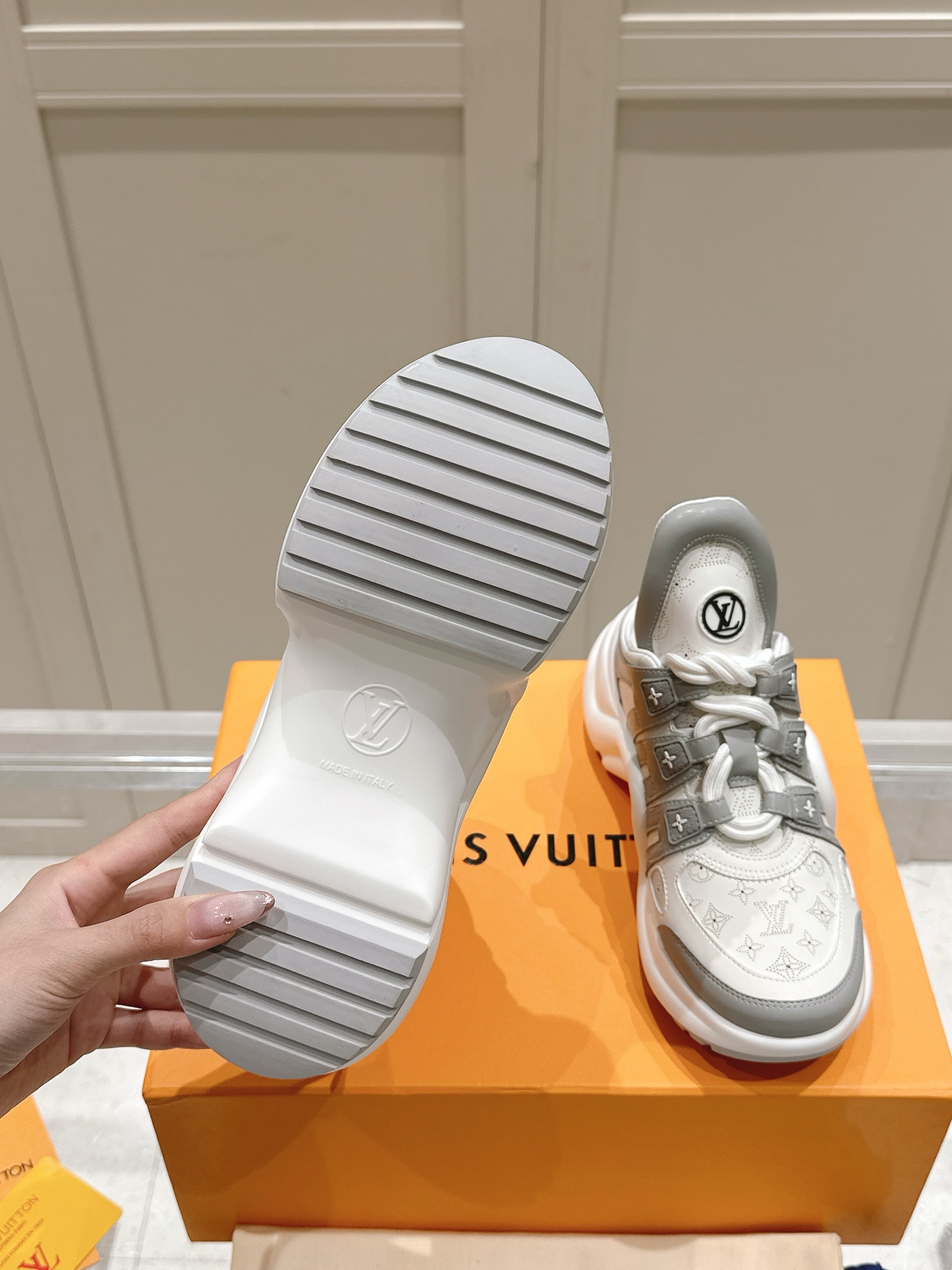 Louis Vuitton Archlight Mule Sneaker: Iconic Style & Supreme Comfort 10 i1743774340507 3889 0 8