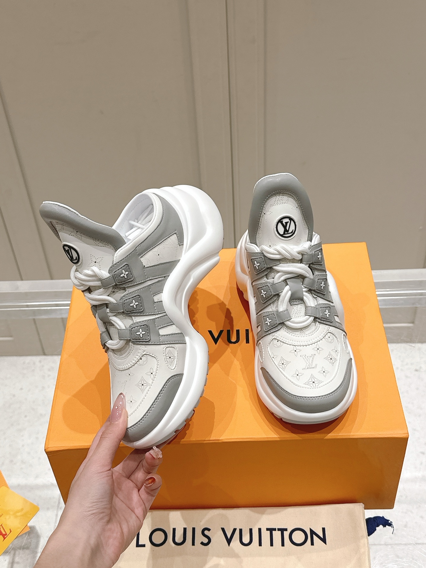 Louis Vuitton Archlight Mule Sneaker: Iconic Style & Supreme Comfort 5 i1743774340537 9288 0 2