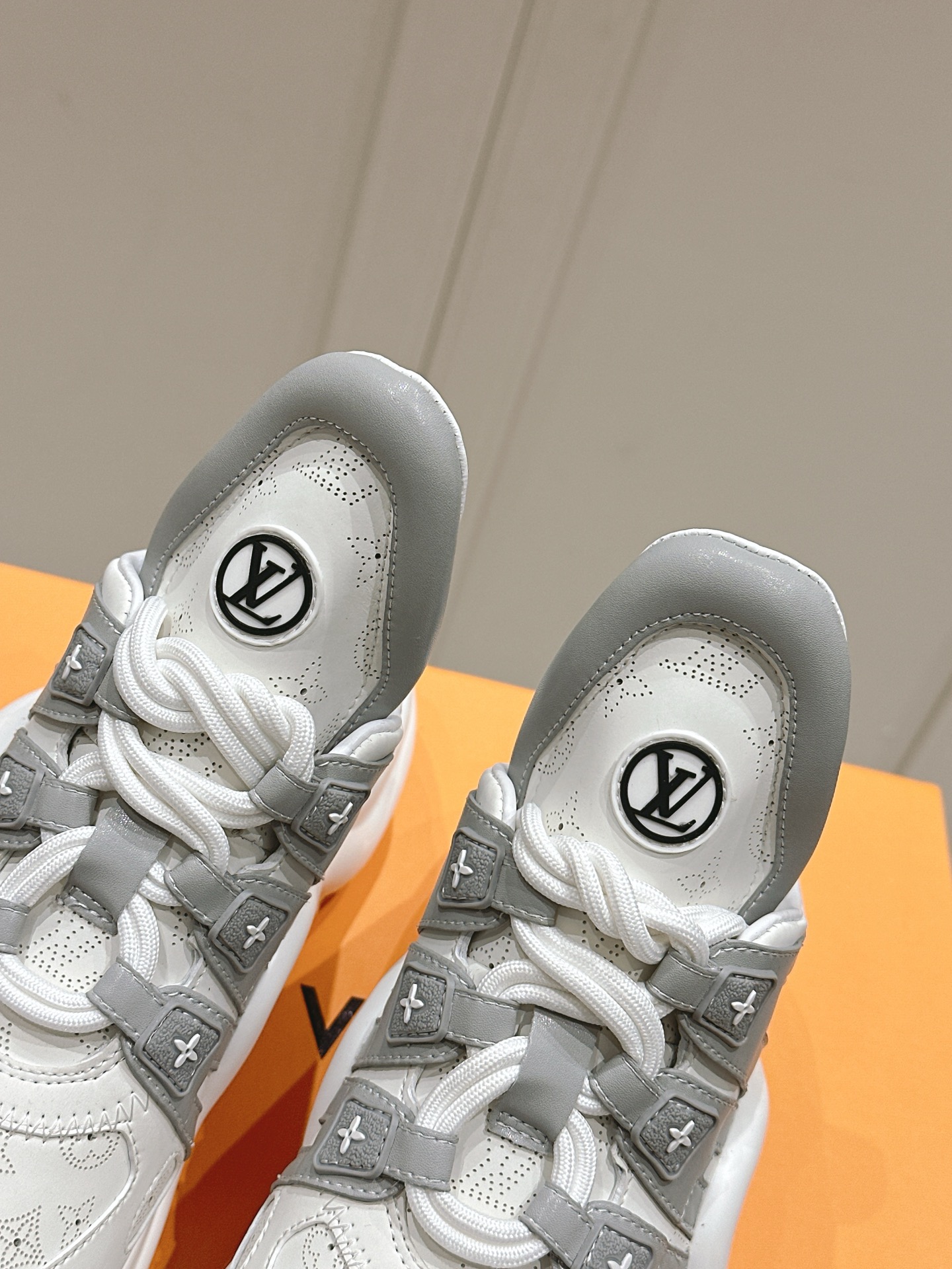 Louis Vuitton Archlight Mule Sneaker: Iconic Style & Supreme Comfort 8 i1743774341304 3113 0 6