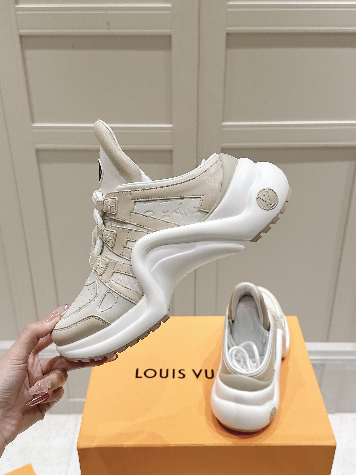 Louis Vuitton Archlight Sneaker: Iconic Design, Premium Leather, Comfortable Fit 2 i1743774420013 5328 0 4